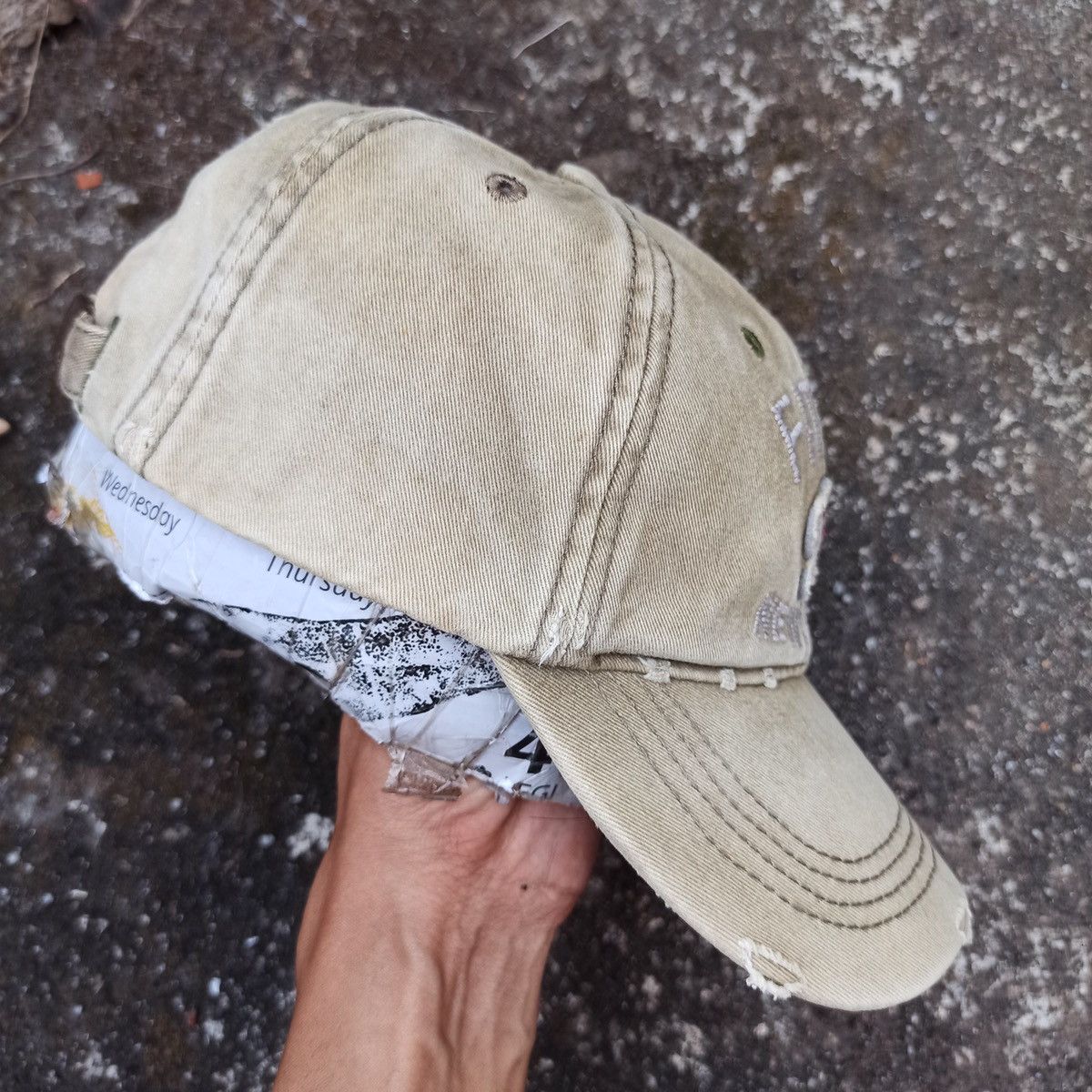 Abercrombie & Fitch Sick distressed wash hat by abercombie new york Size ONE SIZE - 8 Thumbnail
