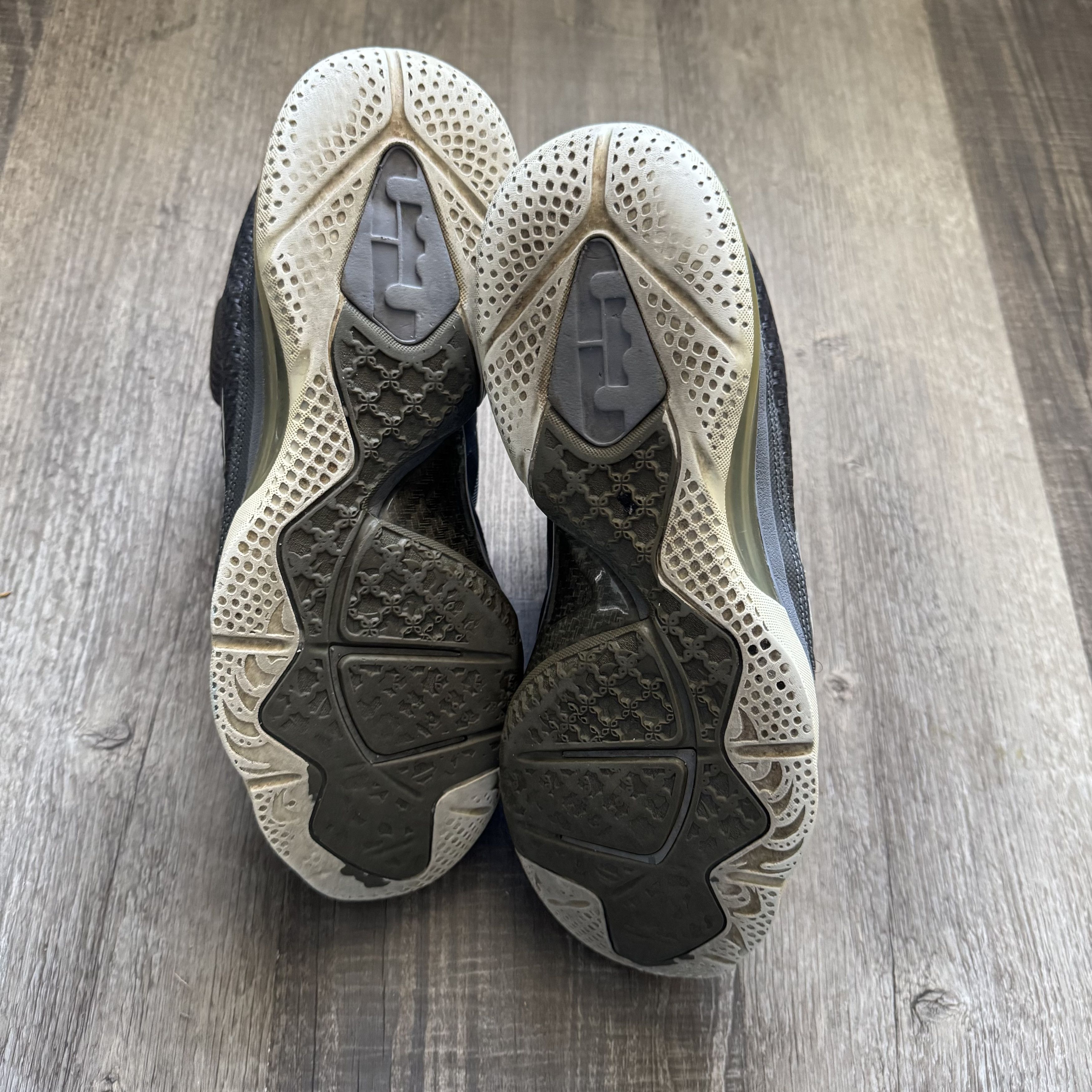 Nike × Vintage NIKE • LeBron 9 "2012 Cool Grey" (10.5M) Size US 10.5 / EU 43-44 - 12 Thumbnail