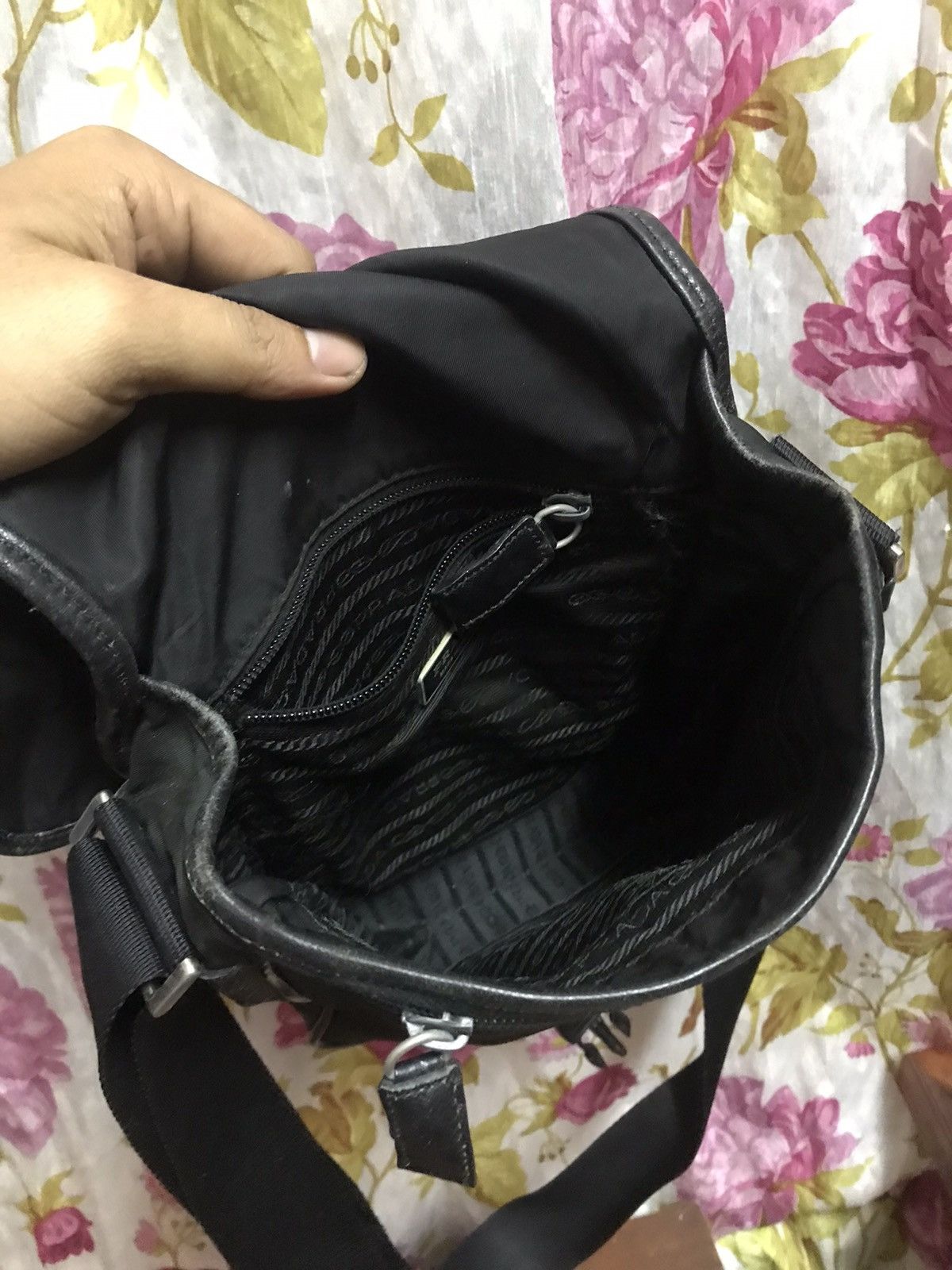 Prada Authentic Prada Black Shoulder Size ONE SIZE - 4 Thumbnail