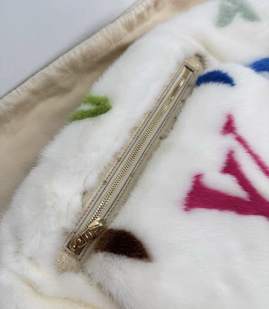 Louis Vuitton × Takashi Murakami Louis Vuitton X Takashi Murakami Mink Fur Bumbag 2025 Size ONE SIZE - 7 Thumbnail