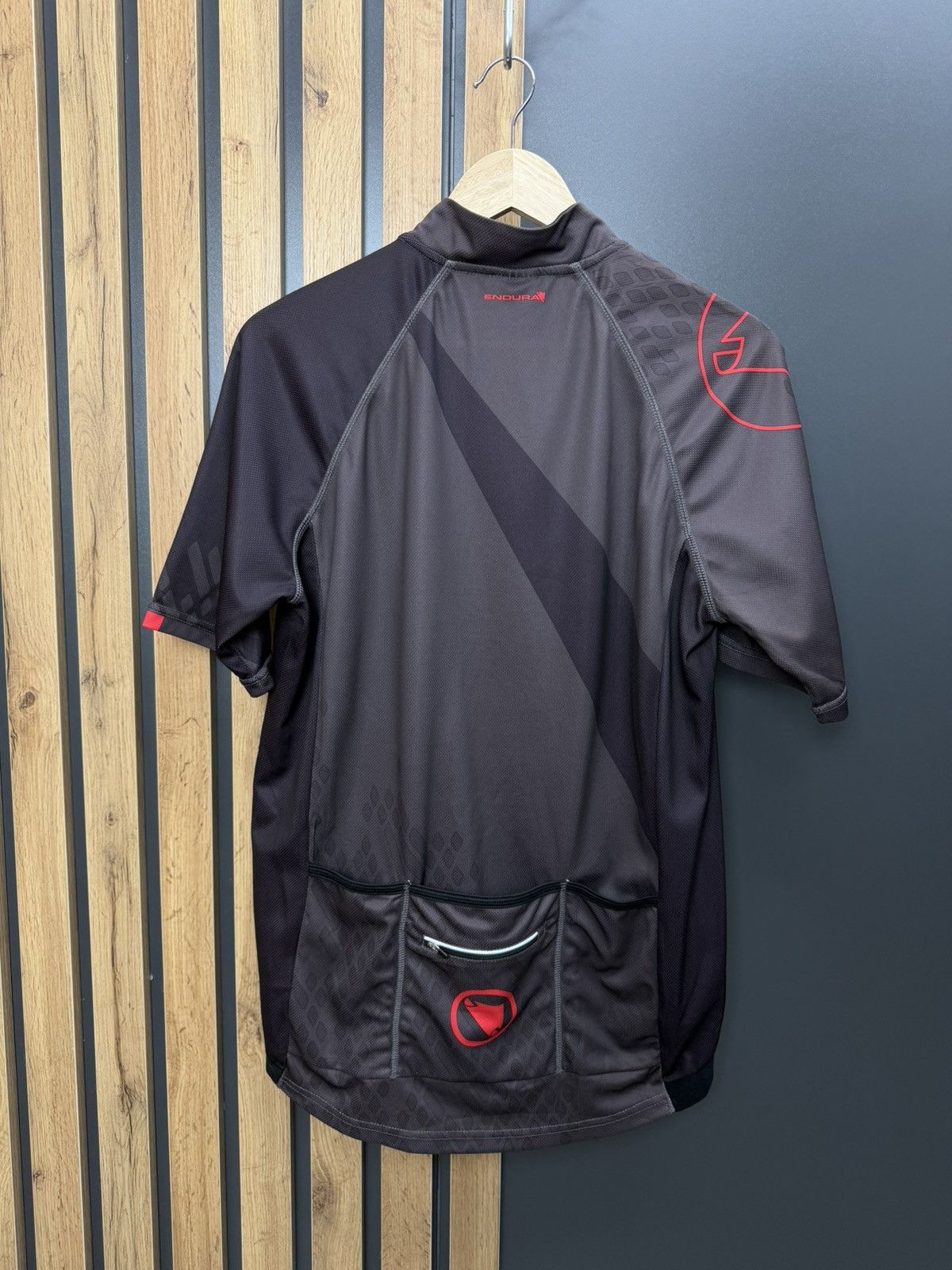 Other Endura Humvee Ray II Cycling Jersey Black Red Size M Size US M / EU 48-50 / 2 - 9 Thumbnail