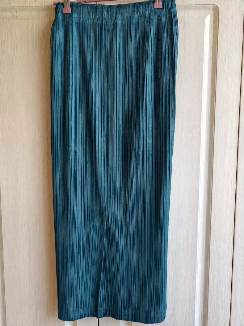Issey Miyake Issey Miyake size:5 Dark green pleated skirt Size 23" - 2 Thumbnail
