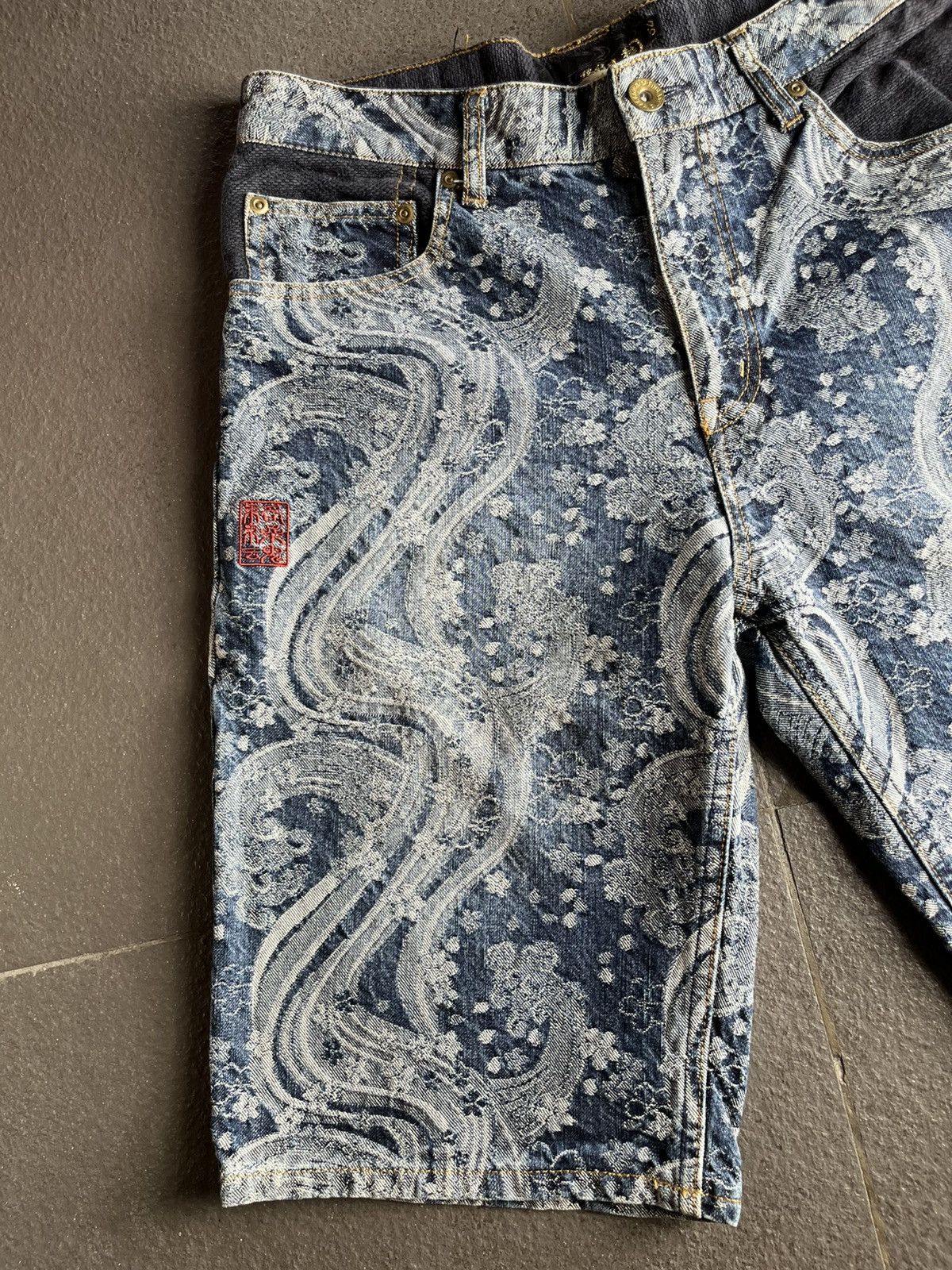 Karakuri Tamashii Japanese Great Wave and Sakura embroidery Jorts Y2K Size US 32 / EU 48 - 2 Thumbnail