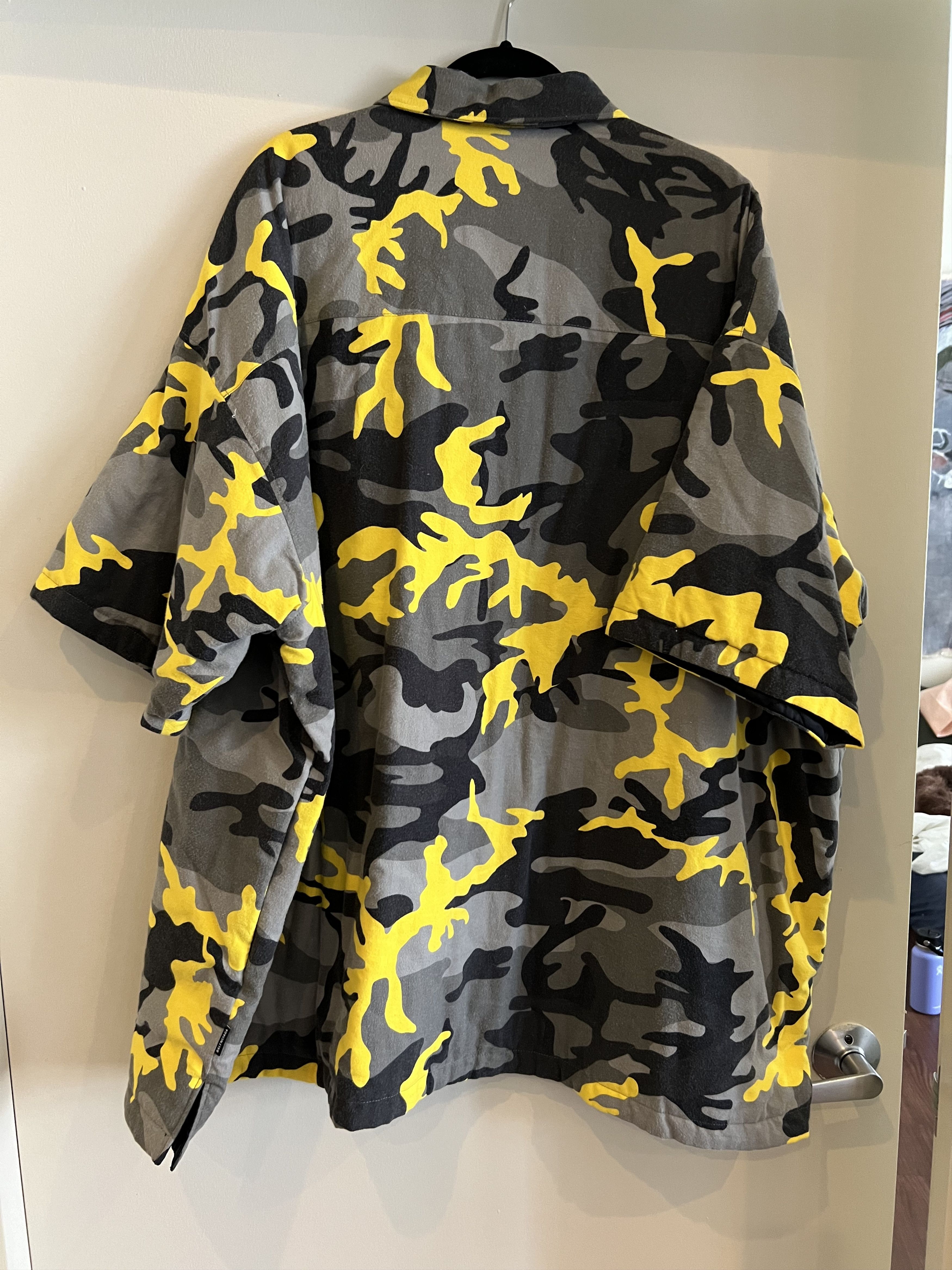 Balenciaga Balenciaga Oversized Padded Yellow Camo Shacket/ Button Up Size US XL / EU 56 / 4 - 4 Thumbnail