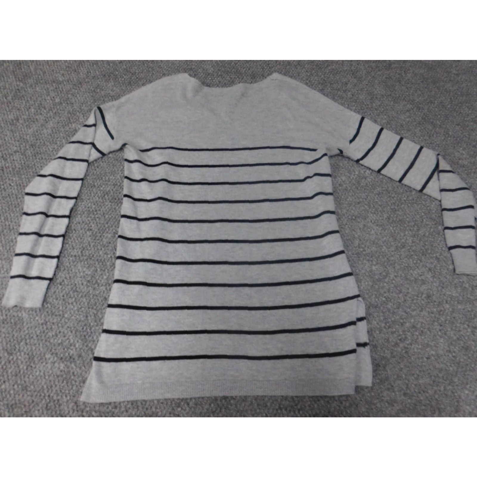 Old Navy Old Navy Womens Sweater Small Gray Striped Stretch Pullover Knit Puff Sleeve V-Neck Bow Button Size S / US 4 / IT 40 - 7 Thumbnail