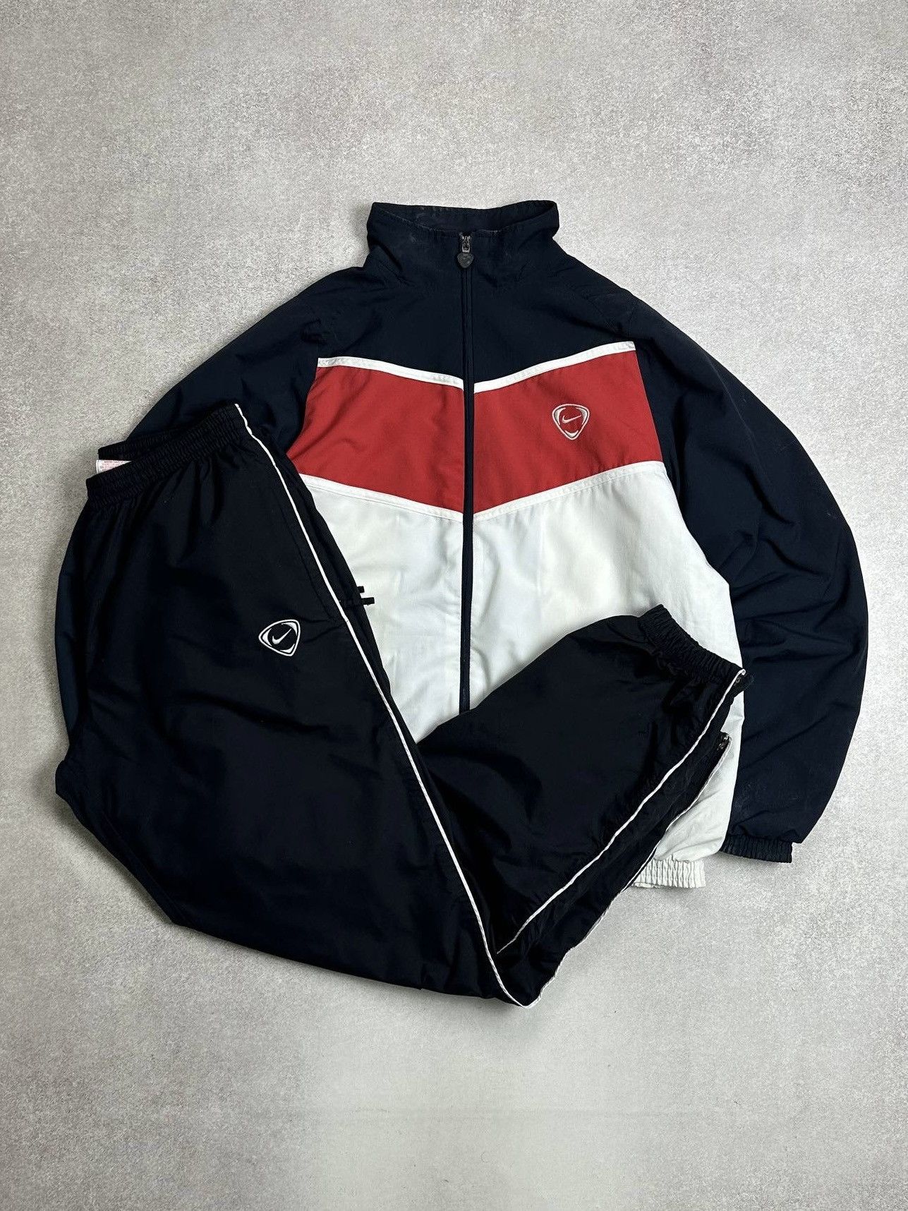 Nike Vintage Nike Tn Skepta Style Y2K Baggy Nylon Tracksuit L Size US L / EU 52-54 / 3 - 1 Thumbnail