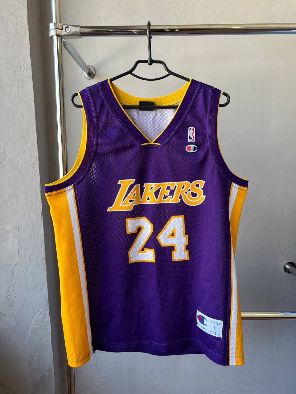 NBA VINTAGE LOS ANGELES LAKERS #24 BASKETBALL CHAMPION JERSEY L Size US L / EU 52-54 / 3 - 2 Thumbnail