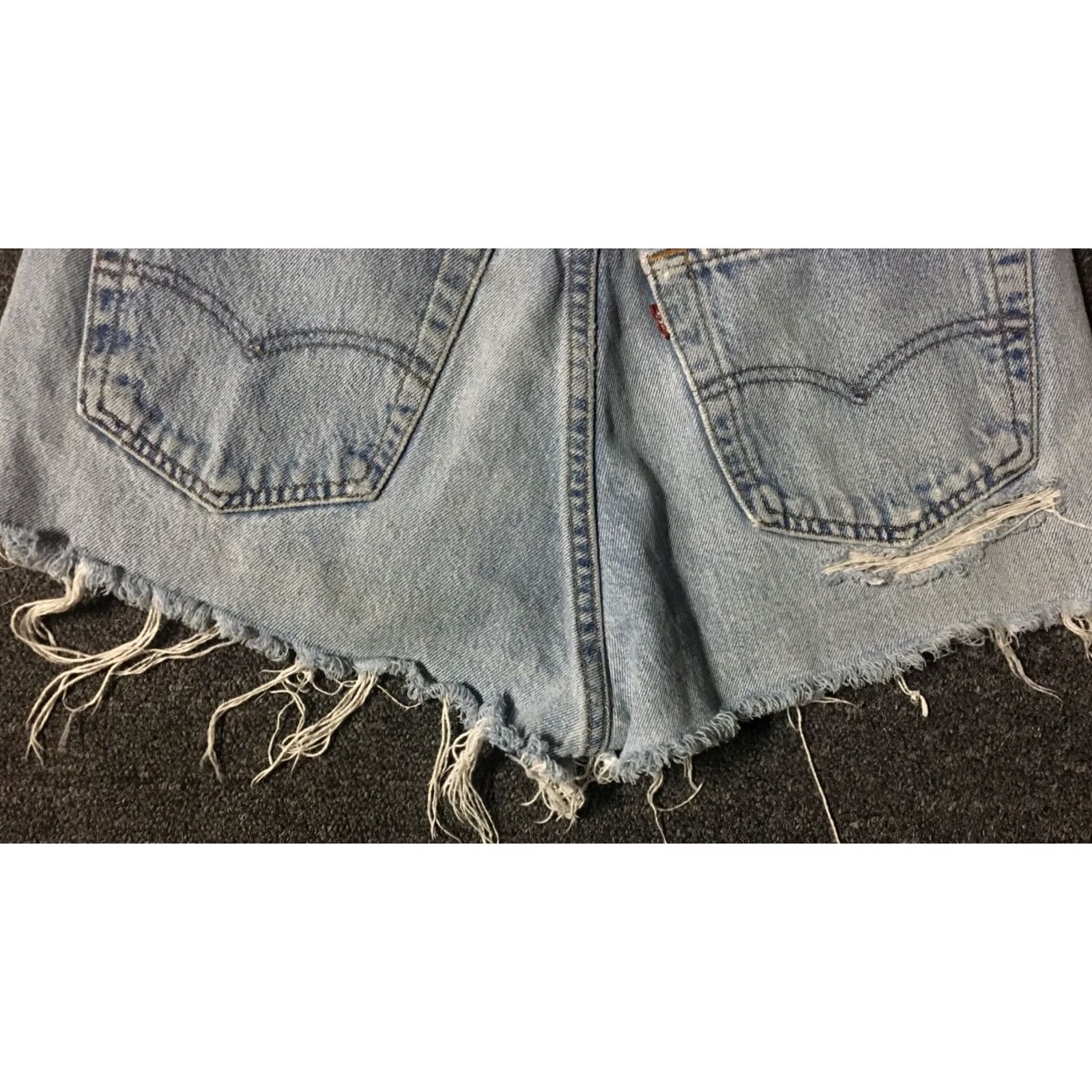 Levi's VINTAGE Levi's 501 Jeans Shorts Shirt Womens 30 Blue Distressed Thrashed Cut Off Grunge 80s 90s Biker USA Size 30" / US 8 / IT 44 - 5 Thumbnail