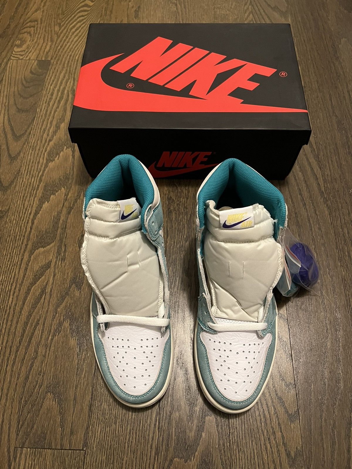 Jordan Brand AIR JORDAN 1 HIGH OG 'TURBO GREEN' Size US 8.5 / EU 41-42 - 17 Thumbnail