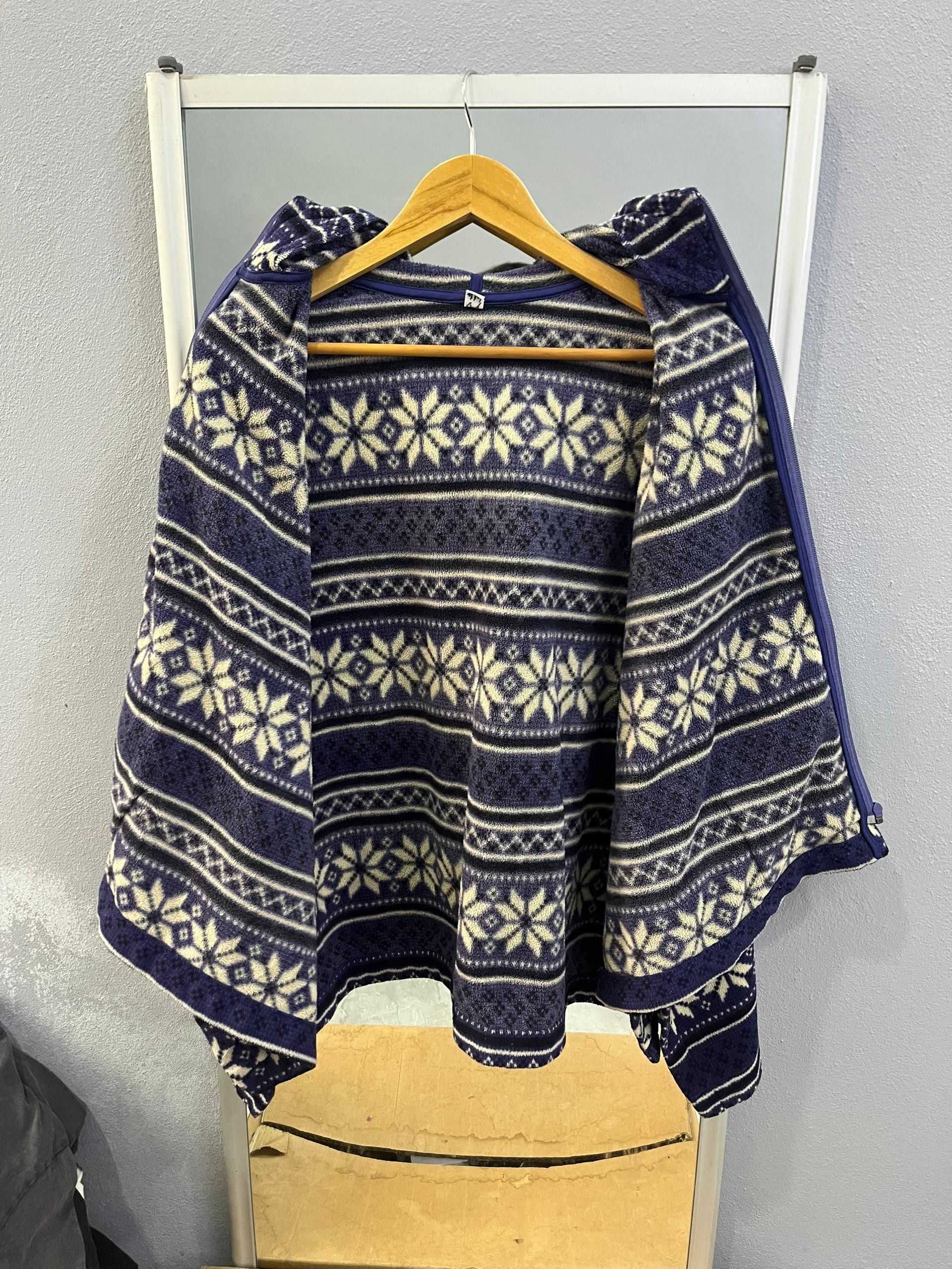 Uniqlo Uniqlo Fair Isle Caped Hoodie Poncho Fleece Size ONE SIZE - 7 Thumbnail
