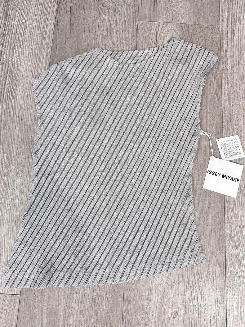 Issey Miyake Issey Miyake size:2 A grey main line pleated sleeveless to Size S / US 4 / IT 40 - 2 Thumbnail