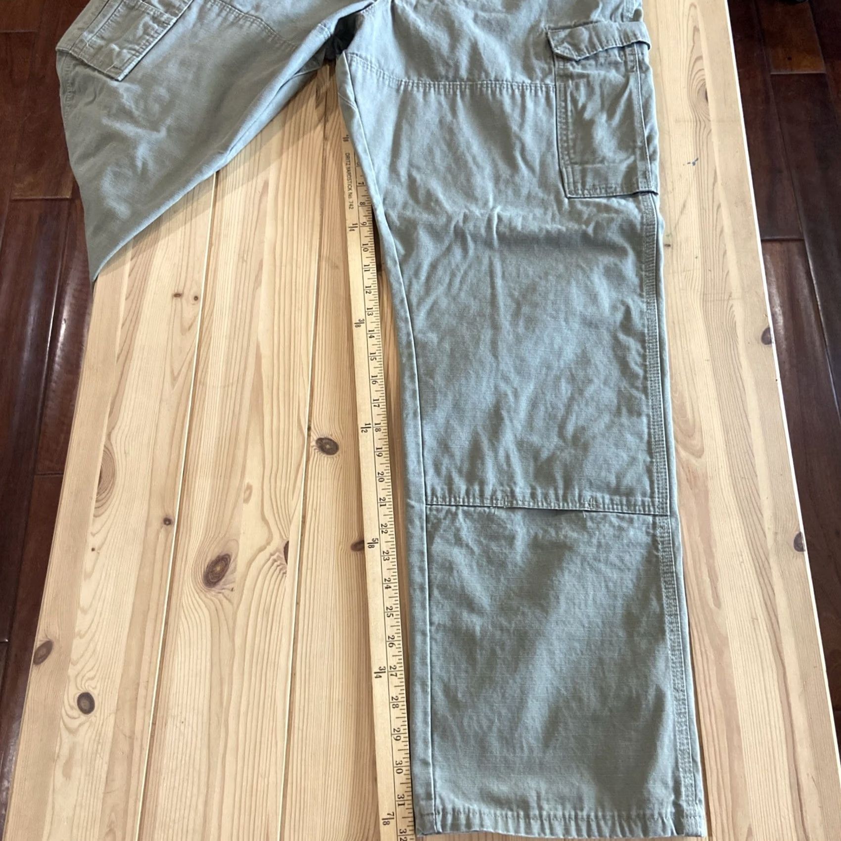 Wrangler Wrangler RIGGS Workwear Cargo Pants Mens 36x34 Olive Cotton Multi-Pocket Regular Waist 36 Inseam 34 Workwear Cargo Pants Mens Regular Olive Green Size US 36 / EU 52 - 3 Thumbnail