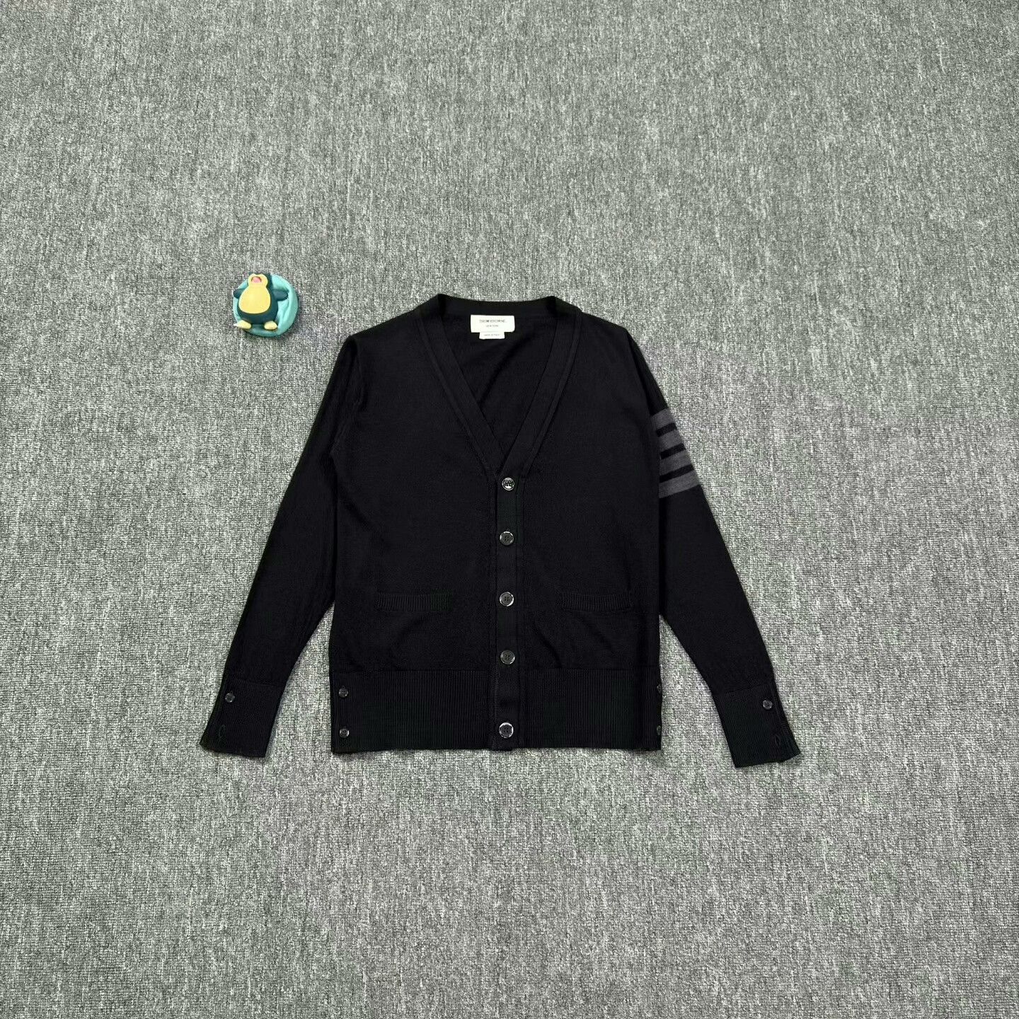 Thom Browne thom browne black wool v-neck cardigan Size US S / EU 44-46 / 1 - 1 Thumbnail