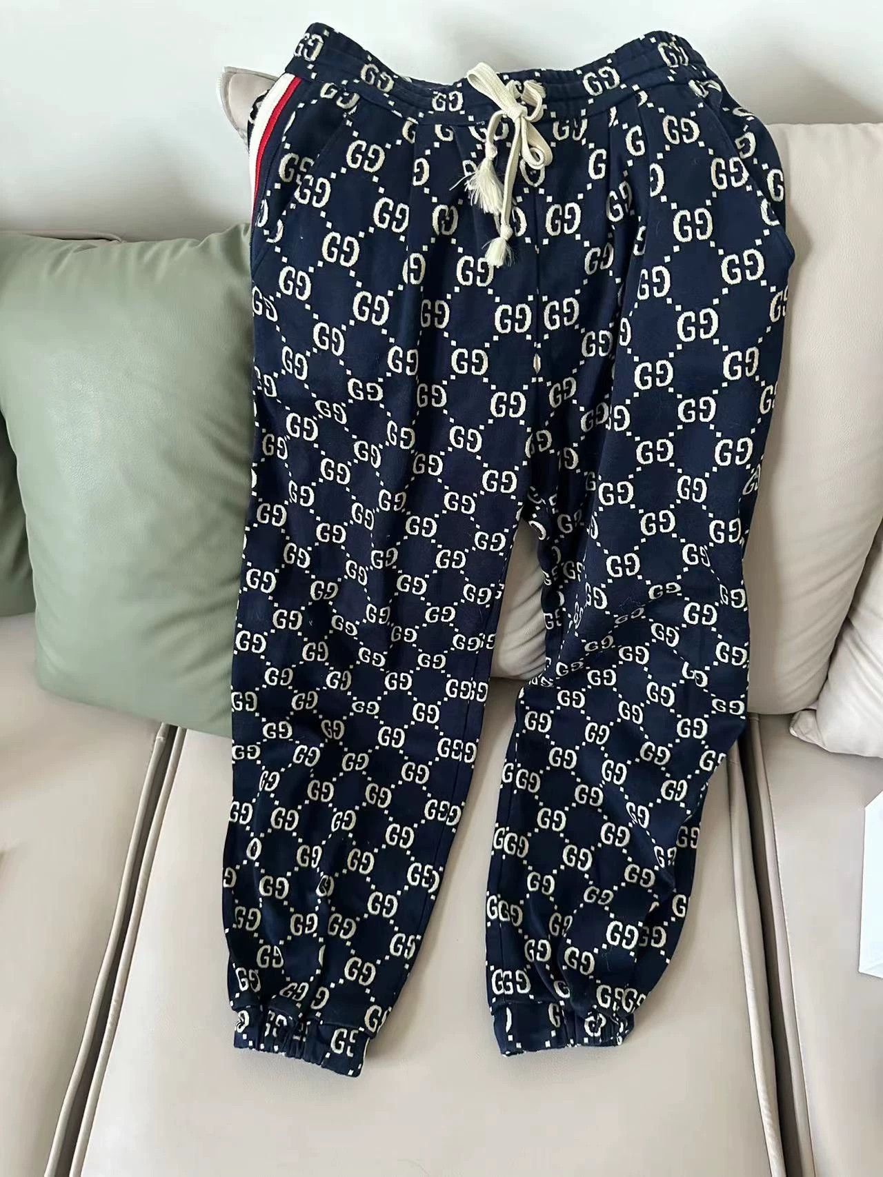 Gucci Gucci Authentic Sweatpants Size US 27 - 1 Thumbnail