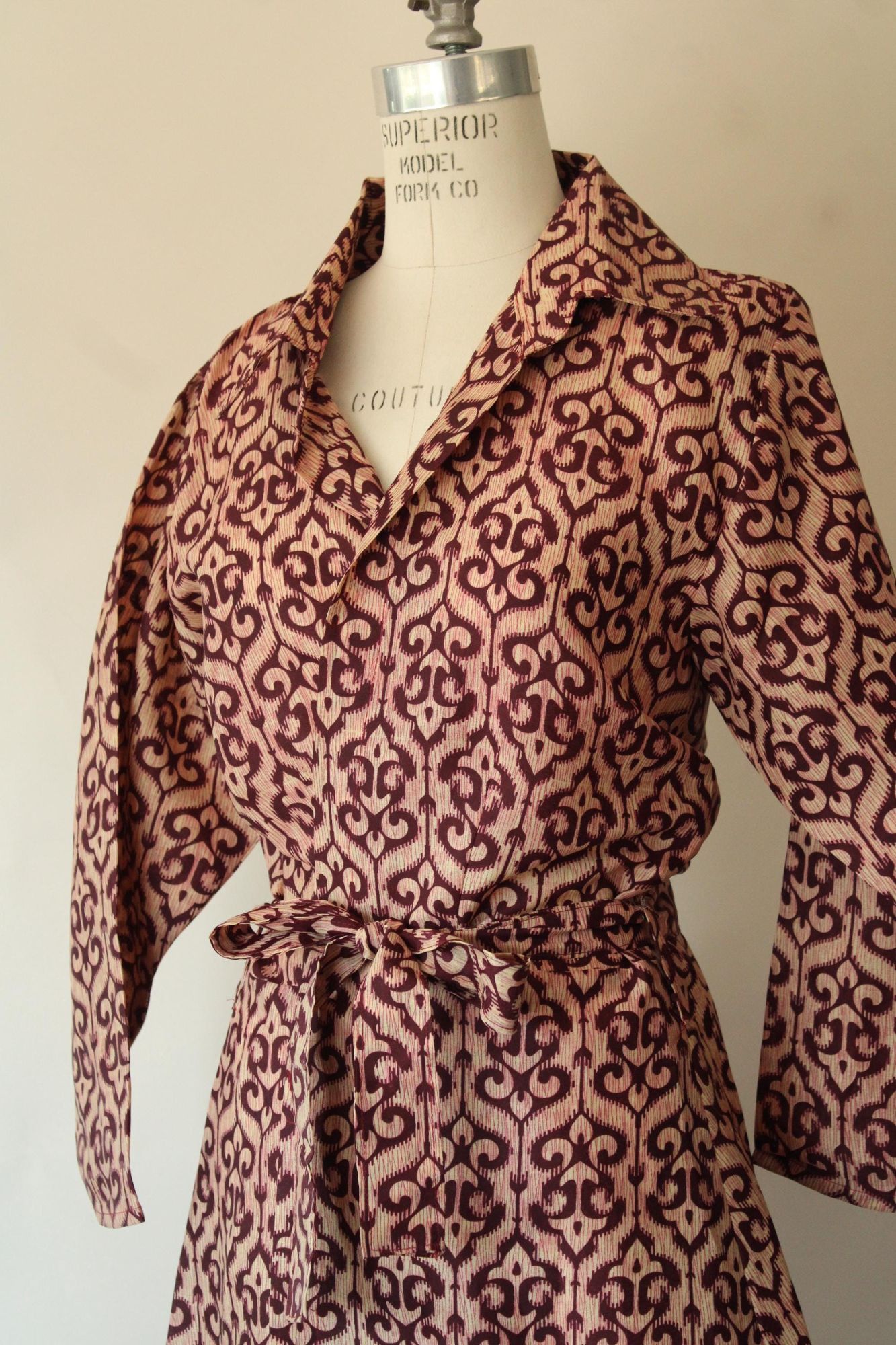 Vintage Vintage 1960s 1970s Dress, Burgundy and Ivory Batik Ethnic P Size M / US 6-8 / IT 42-44 - 8 Thumbnail