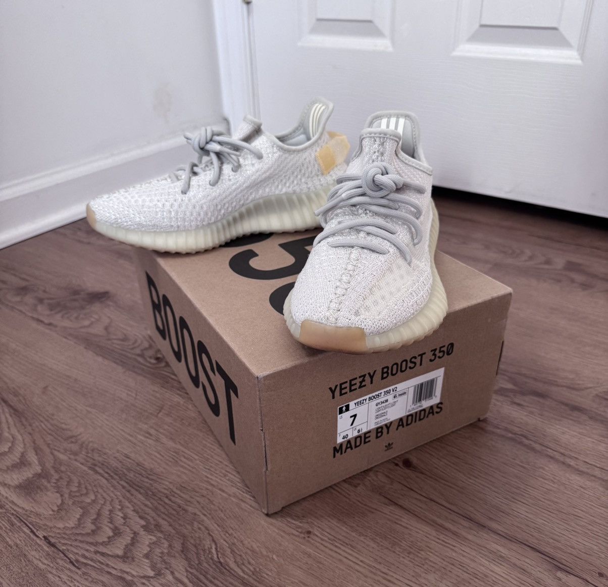Adidas Adidas Yeezy Boost 350 V2 Light Size US 7 / EU 40 - 12 Thumbnail