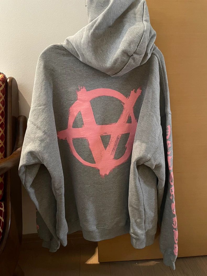 Vetements Vetements Vlogo Printed Hoodie, Size XS Size US XS / EU 42 / 0 - 2 Thumbnail