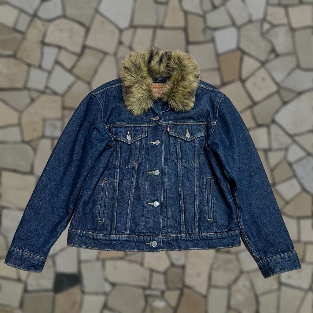 Levi's VINTAGE Levi's Ex-Boyfriend Faux Fur Collar Denim Trucker Jacket Women's Large Size L / US 10 / IT 46 - 1 Thumbnail
