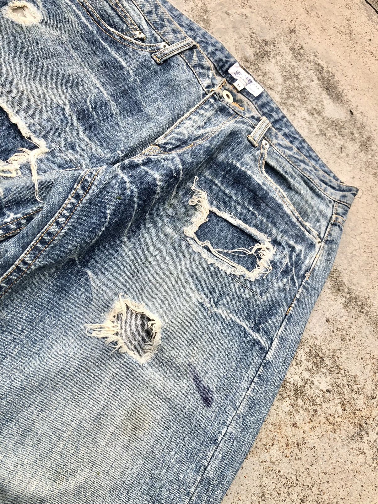 Japanese Brand DISTRESSED PATCHWORK WASHED BLUE DENIM Size US 32 / EU 48 - 3 Thumbnail