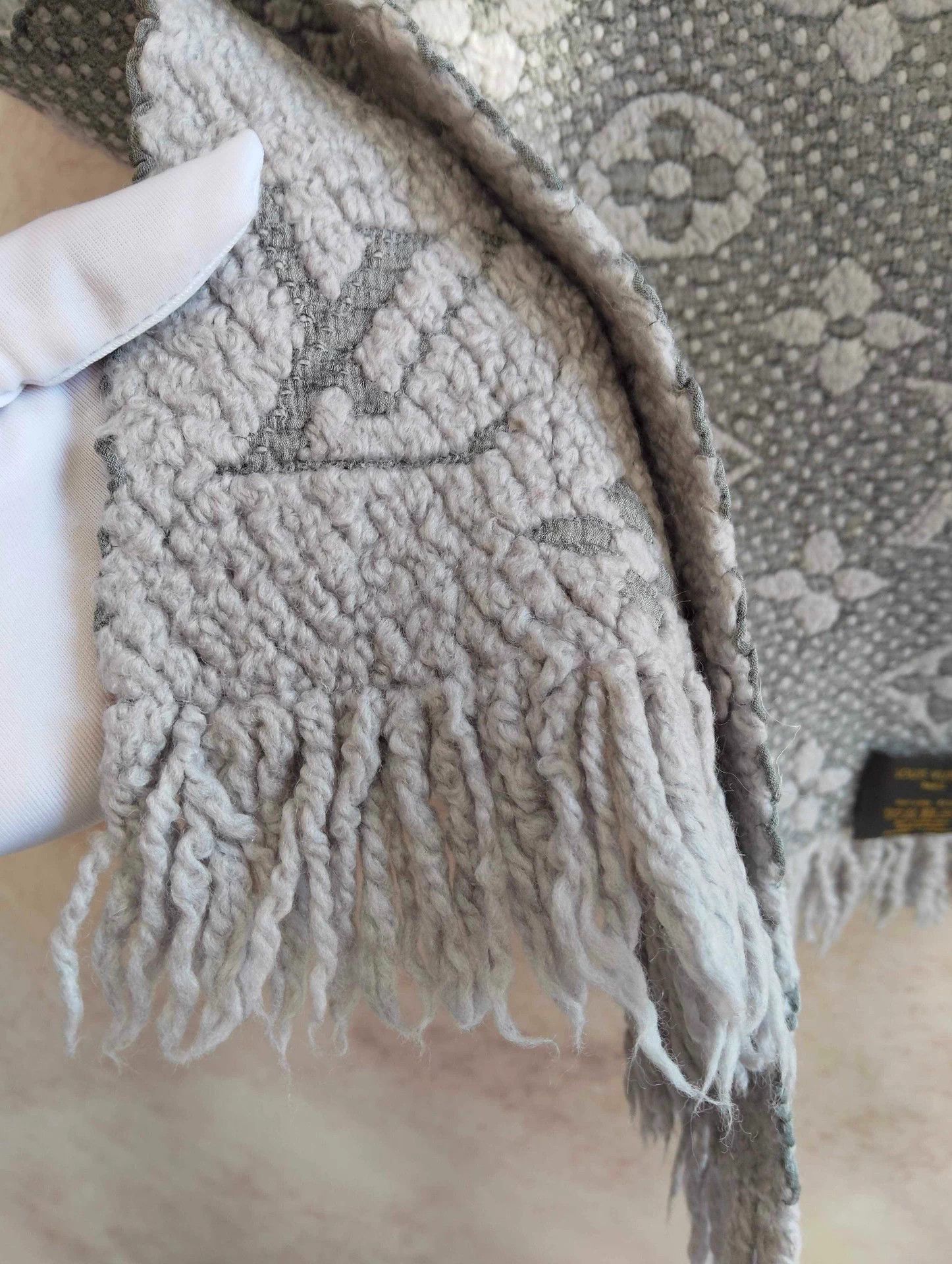 Louis Vuitton LV Gray Reversible Scarf 95 New Size ONE SIZE - 5 Thumbnail