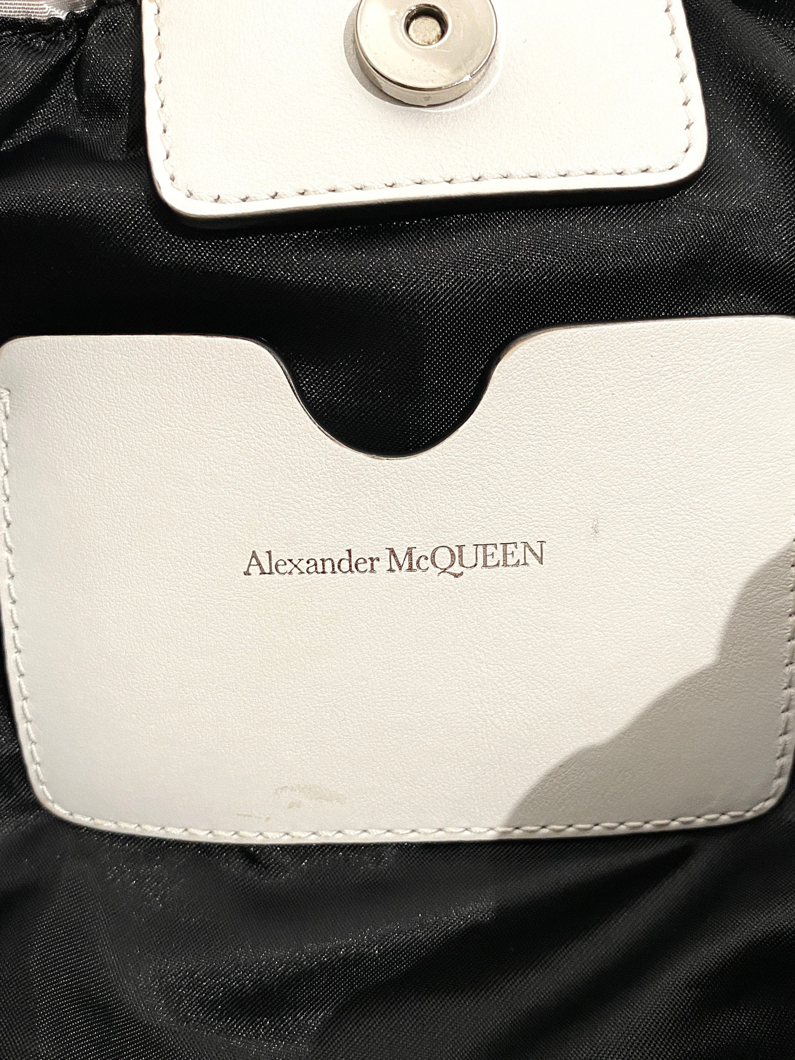 Alexander McQueen Alexander McQueen White Graffiti Logo Bundle Crossbody Bag Size ONE SIZE - 12 Thumbnail