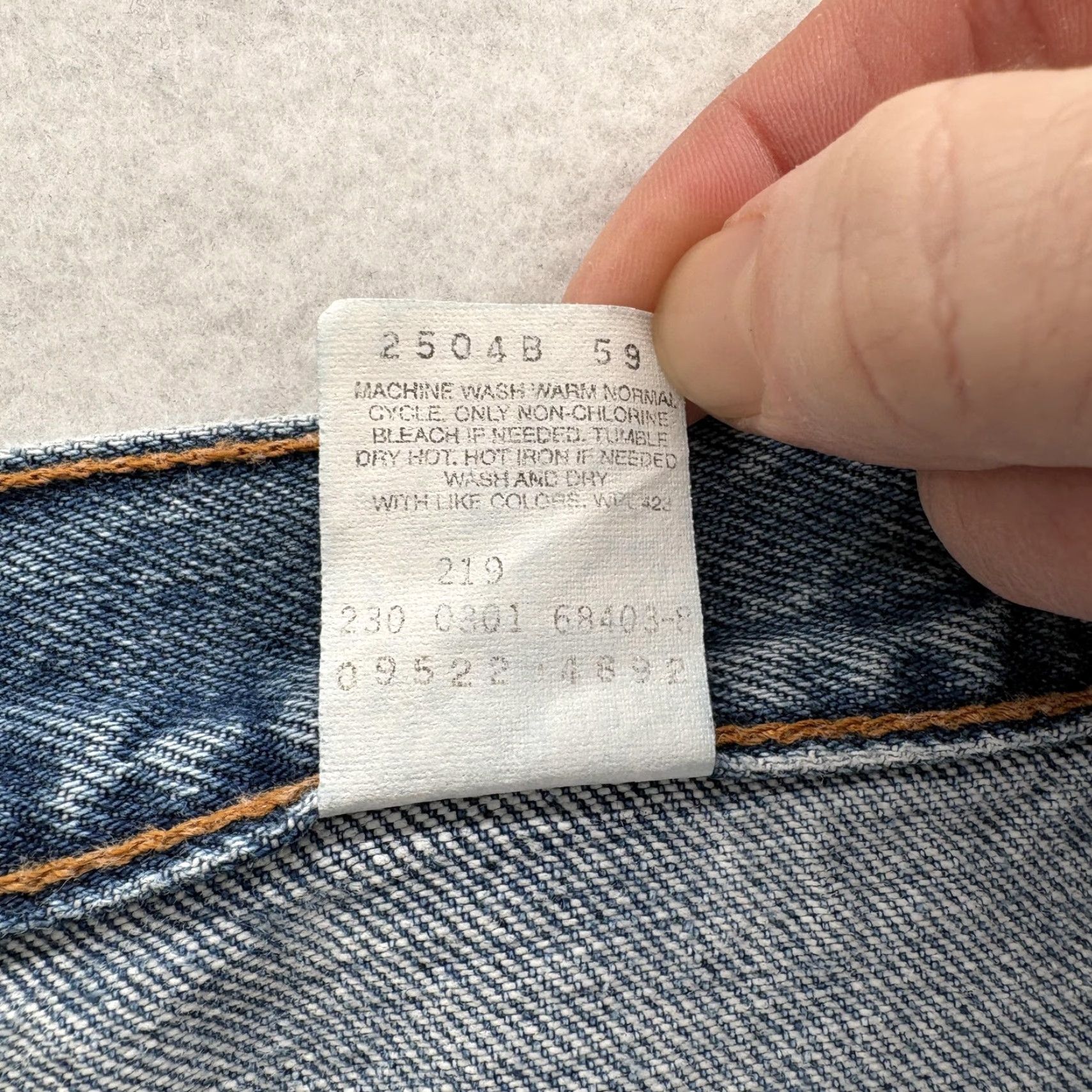 Levi's VINTAGE Levi's 550 Relaxed Tapered Jeans Womens 20 Plus Blue High Rise Denim 2001 Size 42" / US 20 - 5 Thumbnail