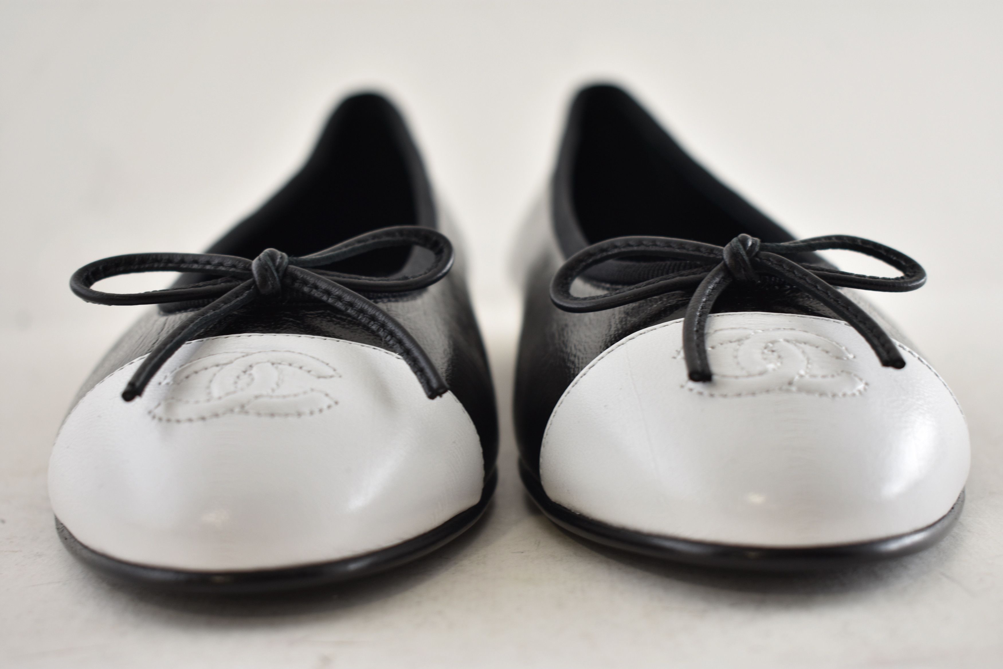 Chanel 26S White Crumpled Shiny Lambskin Ballet Ballerina Flat 35.5 Size US 5.5 / IT 35.5 - 13 Thumbnail