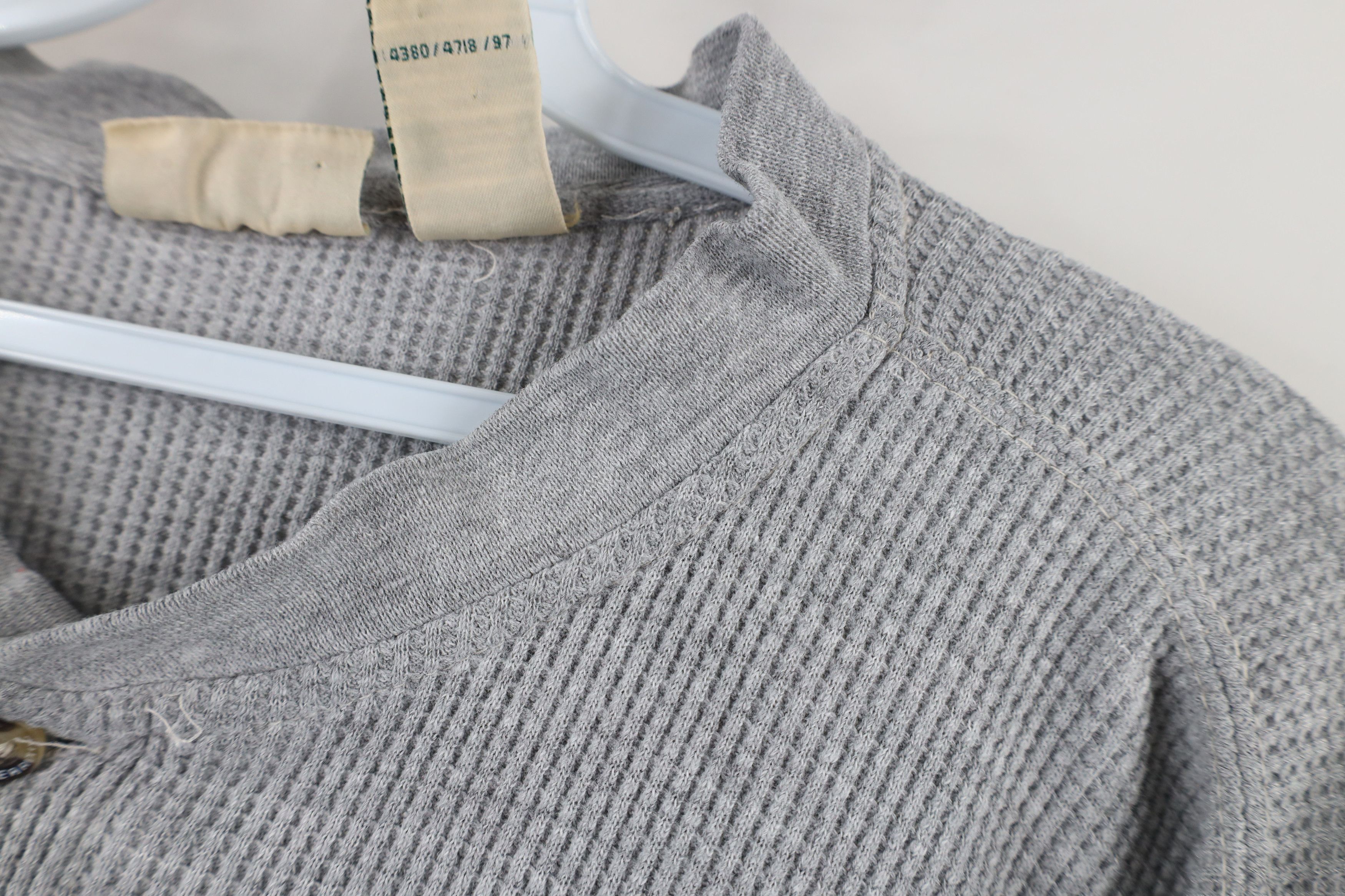 Vintage Vintage 90s Streetwear Waffle Knit Henley T-Shirt Gray Size US L / EU 52-54 / 3 - 6 Thumbnail