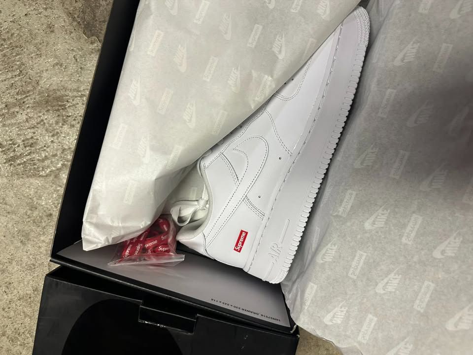 Nike × Supreme Supreme x Nike Air Force 1 - Brand new Size US 9.5 / EU 42-43 - 3 Thumbnail