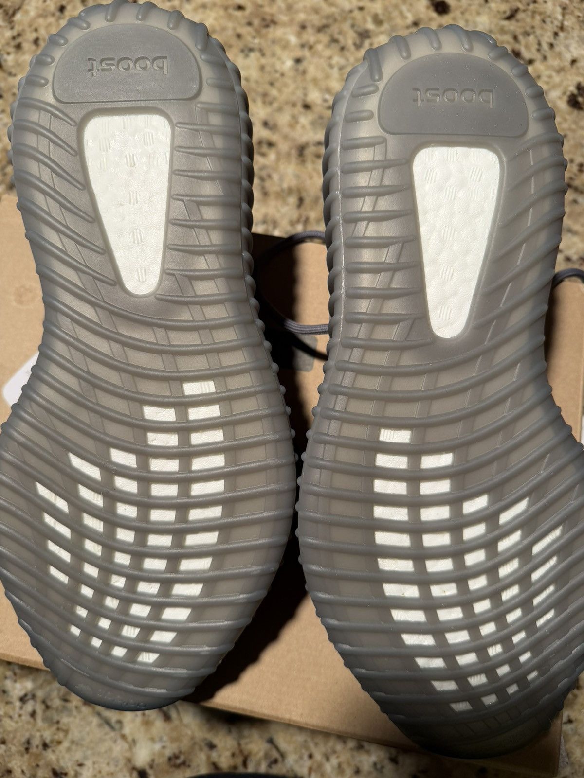 Yeezy Adidas Yeezy Boost 350 V2 Beluga 2.0 Size US 10 / EU 43 - 5 Thumbnail