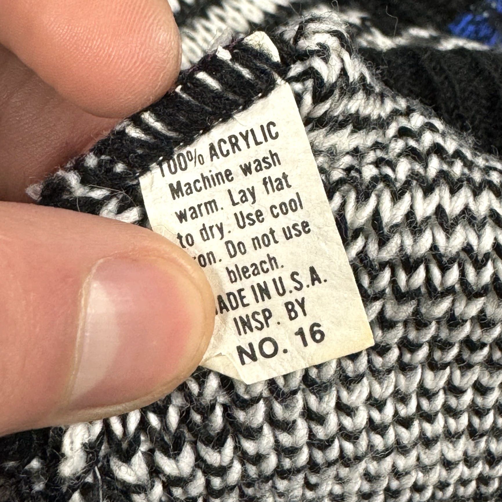 Vintage Vintage Scandia Geometric Pattern Button Cardigan Mens S USA Blue White Knit Sweater 80s 90s Bohemian Size US S / EU 44-46 / 1 - 6 Thumbnail