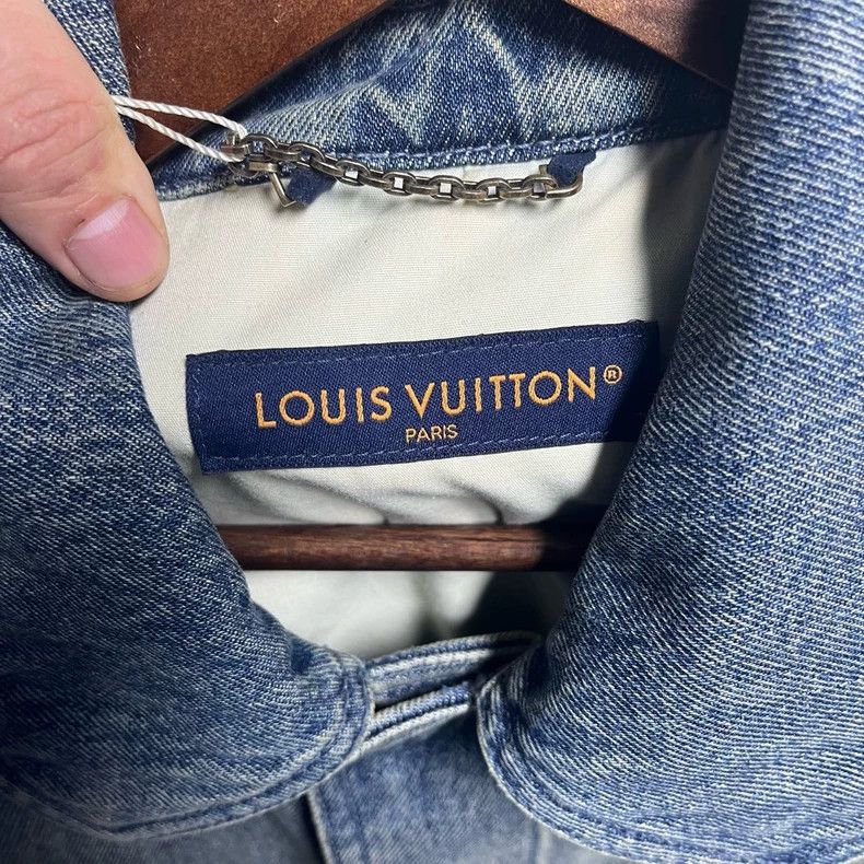 Louis Vuitton Louis Vuitton Embossed denim jacket with short sleeves 2504 Size US M / EU 48-50 / 2 - 3 Thumbnail