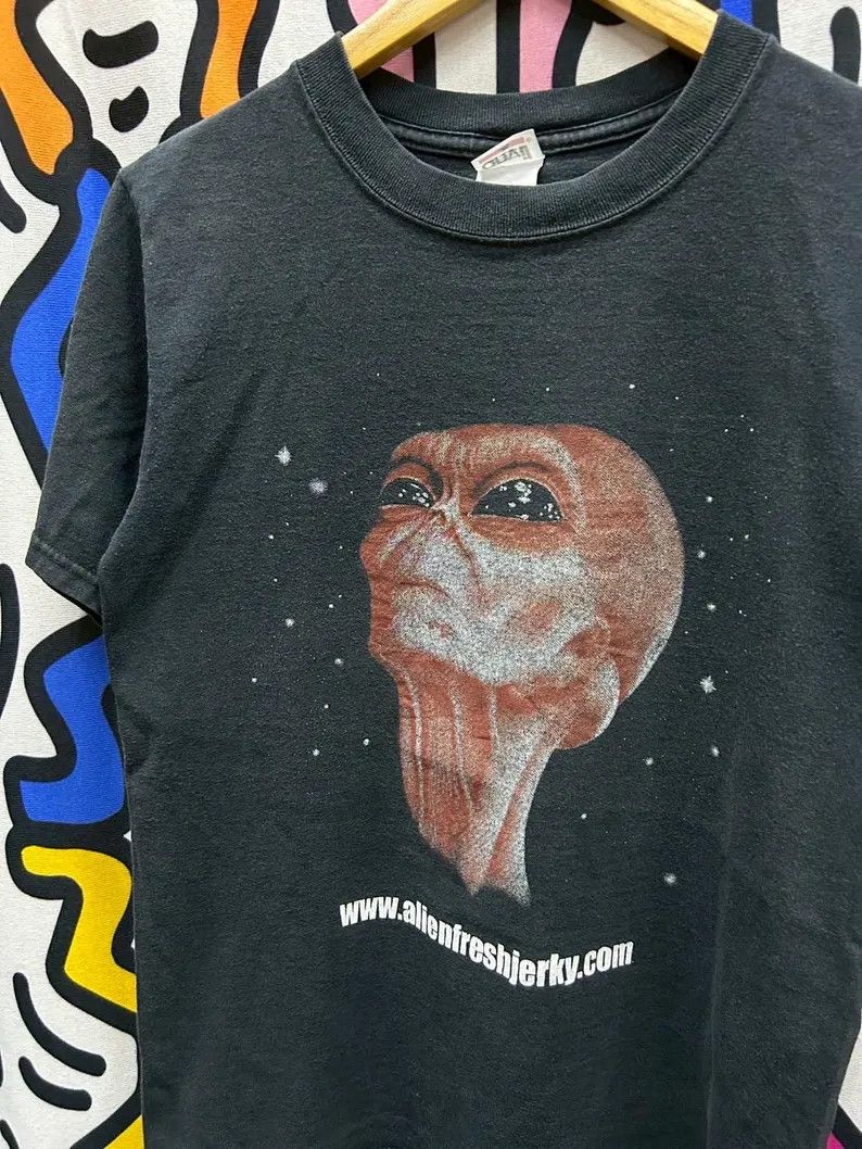 Vintage Vintage 2000s Alien tshirt size S Size US S / EU 44-46 / 1 - 1 Thumbnail