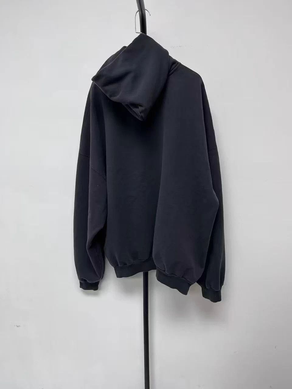 Balenciaga Balenciaga Batman Cracked Print Hoodie FW23 L Size US L / EU 52-54 / 3 - 2 Thumbnail
