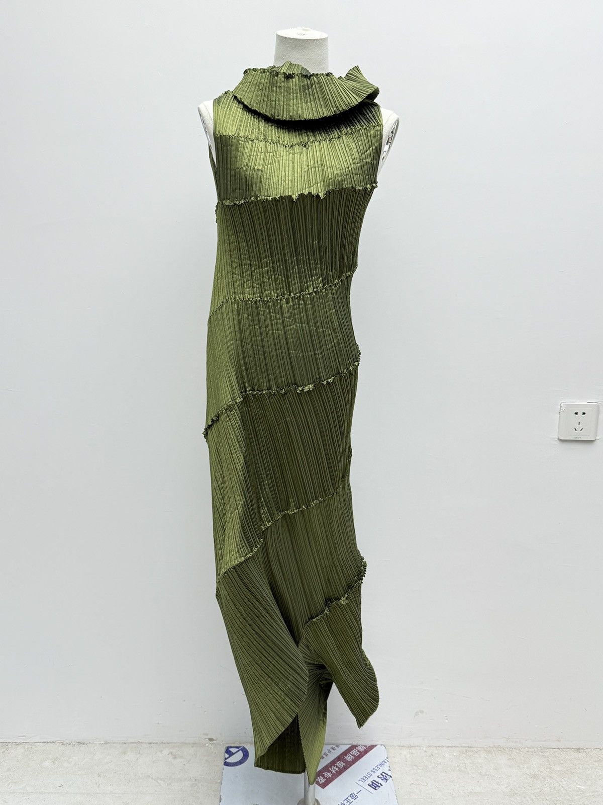 Issey Miyake Spiral Staircase Pleated Dress Size L / US 10 / IT 46 - 1 Thumbnail