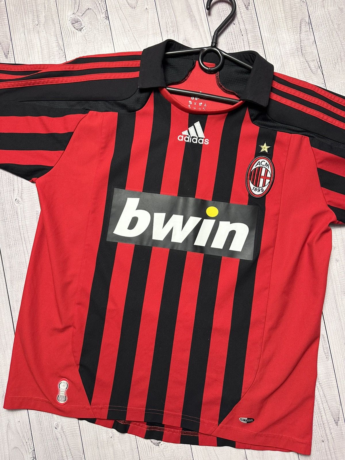Adidas × Vintage Vintage AC Milan soccer jersey adidas size S Size US S / EU 44-46 / 1 - 2 Thumbnail