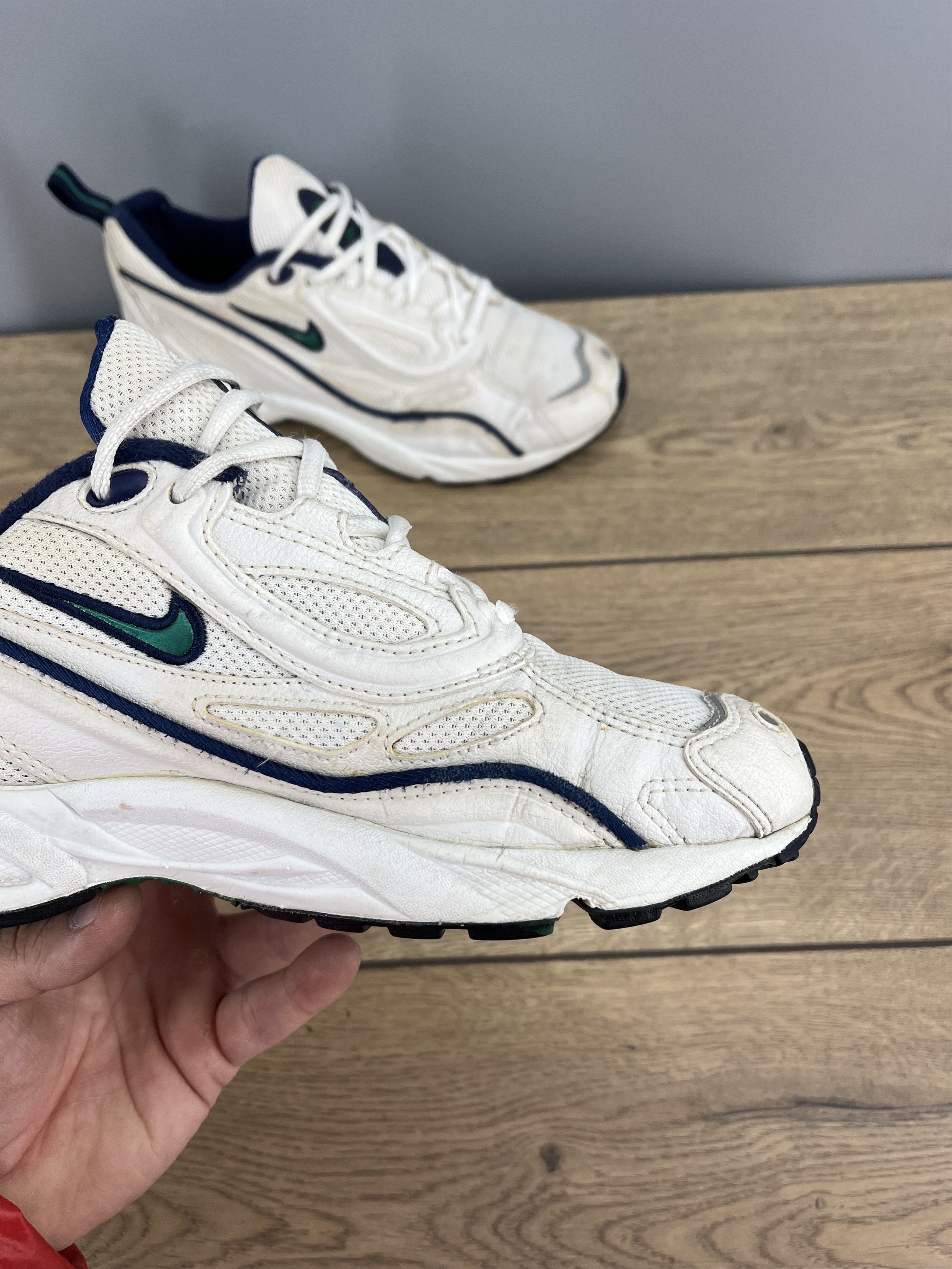 Nike Vintage Nike Air Sneakers US 9.5 EU 41 Retro 90s White Size US 9.5 / IT 39.5 - 12 Thumbnail