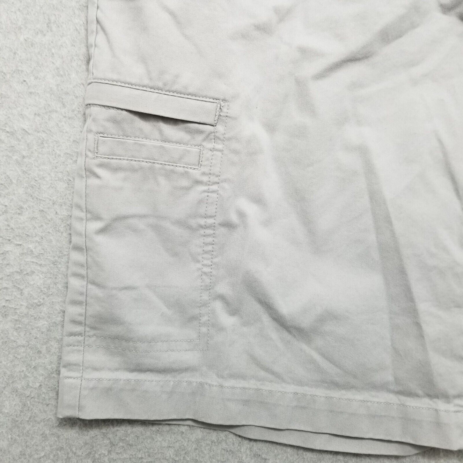 Greg Norman Greg Norman Shorts Mens 32 Gray Casual Pockets Chino Outdoor Size US 32 / EU 48 - 2 Thumbnail
