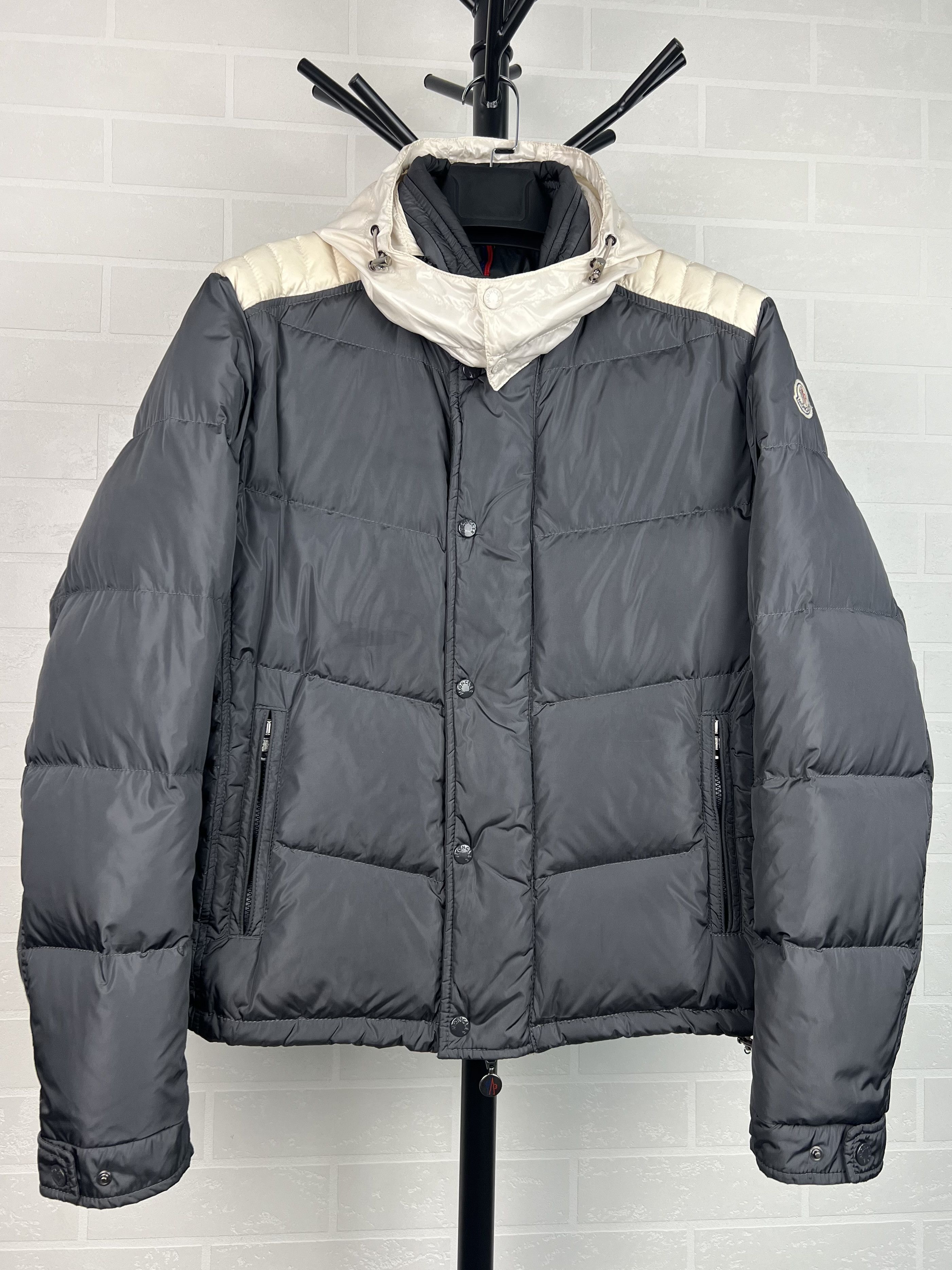 Moncler MONCLER Down Jacket Puffer AUSTIN GIUBBOTTO Patch Logo Gray Size US XL / EU 56 / 4 - 3 Thumbnail