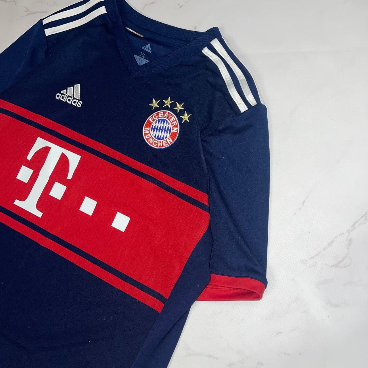Adidas AdidasB AYERN MUNICH 2017 Away Football Shirt Soccer Jersey Size US M / EU 48-50 / 2 - 3 Thumbnail