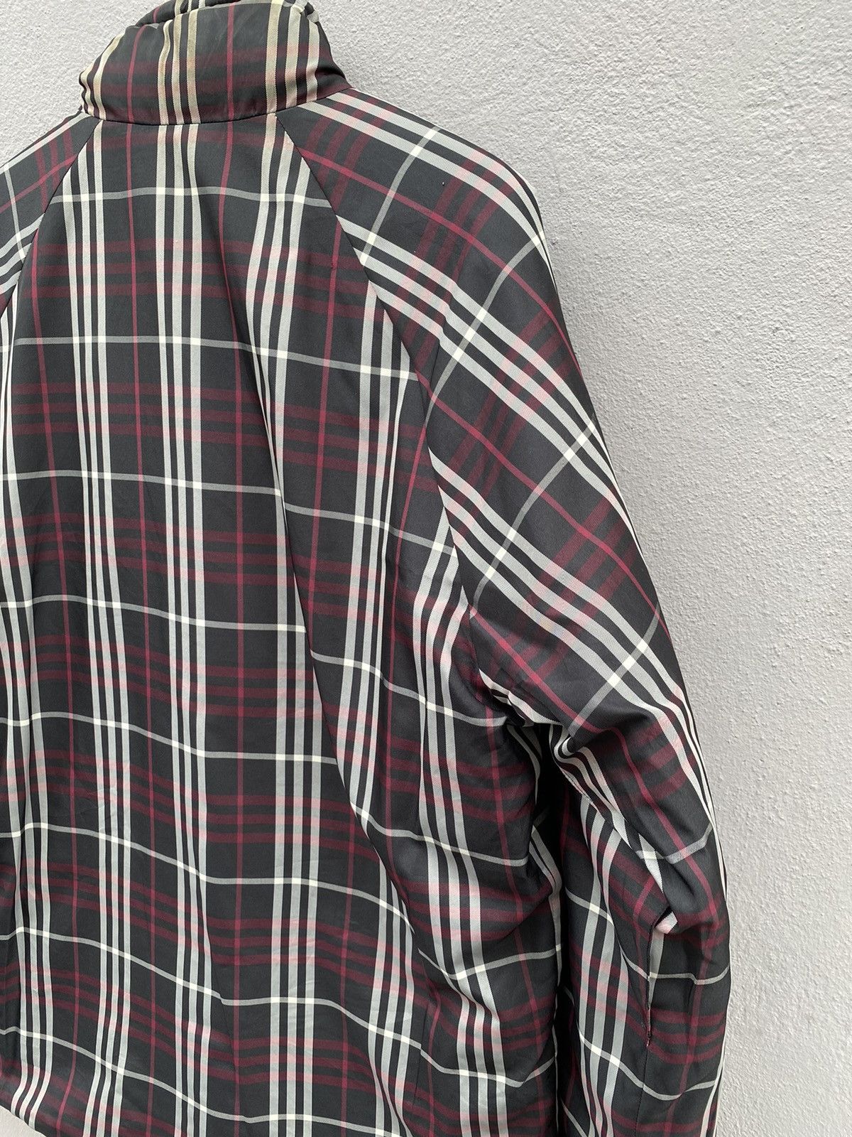 Burberry BURBERRY Blue Label Reversible Iconic Checked Puffer Down Size US M / EU 48-50 / 2 - 9 Thumbnail