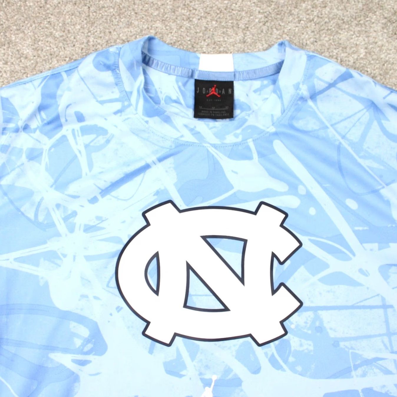 Jordan Brand Jordan North Carolina Shirt Mens Medium Blue Tarheels Poly Long Sleeve Pullover Size US M / EU 48-50 / 2 - 3 Thumbnail