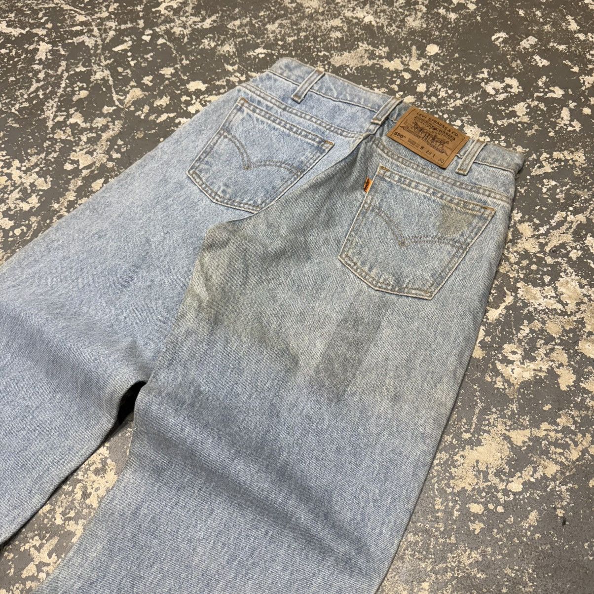 Levi's Vintage Levi’s 550 Light Wash Blue Denim Jeans USA NWOT Size US 27 - 11 Thumbnail