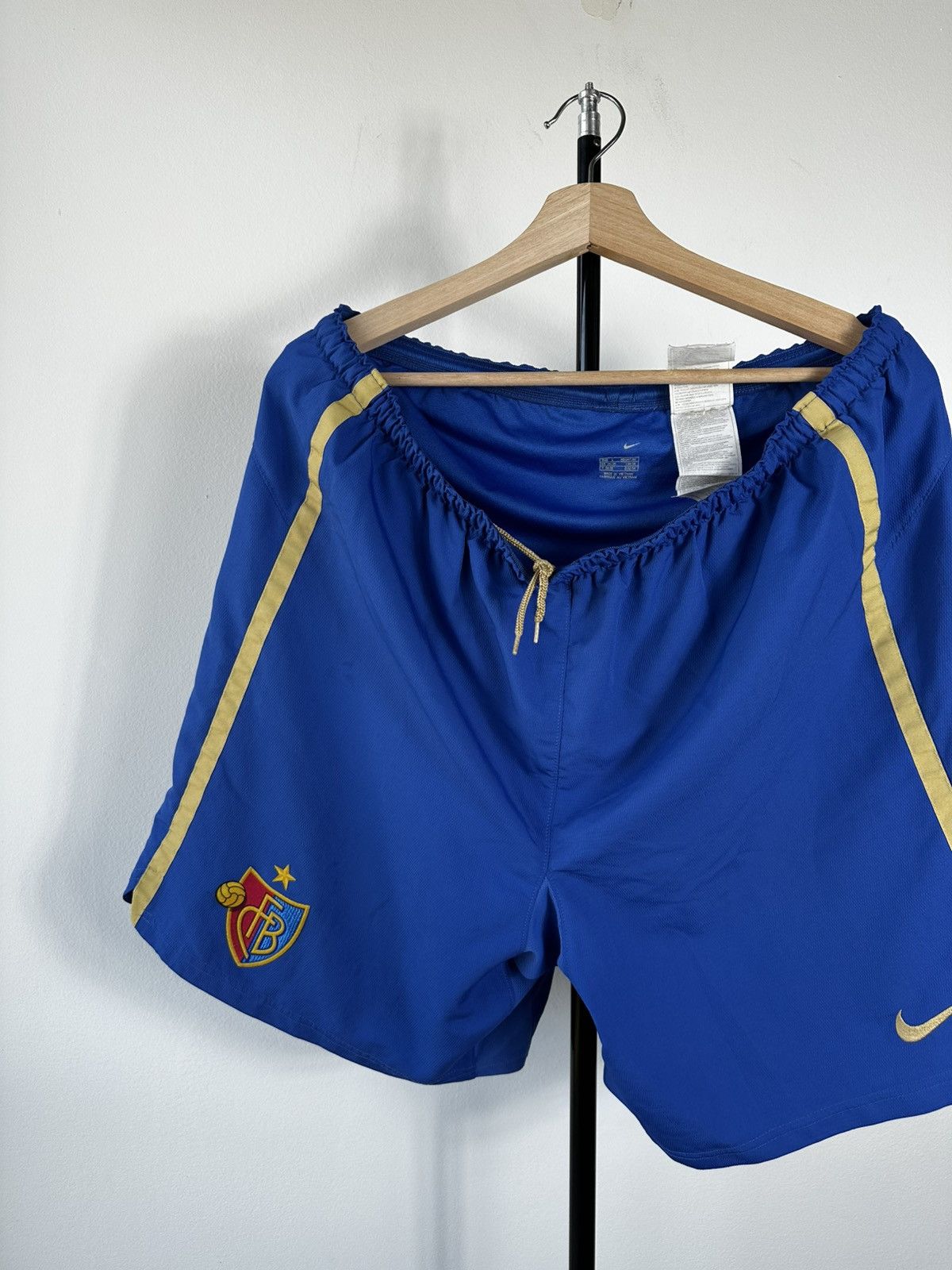 Nike Nike FC Basel 2005-07 Away Football Shorts Blue Gold Size US 34 / EU 50 - 2 Thumbnail