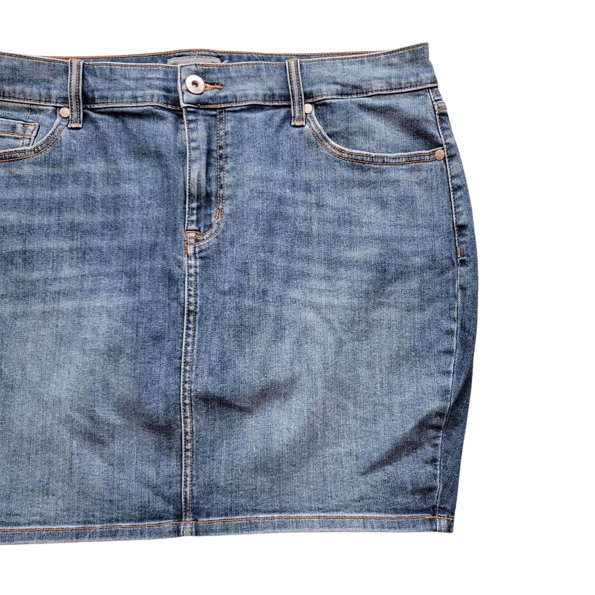 Torrid Torrid Mini Denim Straight Skirt Medium Wash Size 16 Women's Size 38" / US 16 / IT 52 - 3 Thumbnail