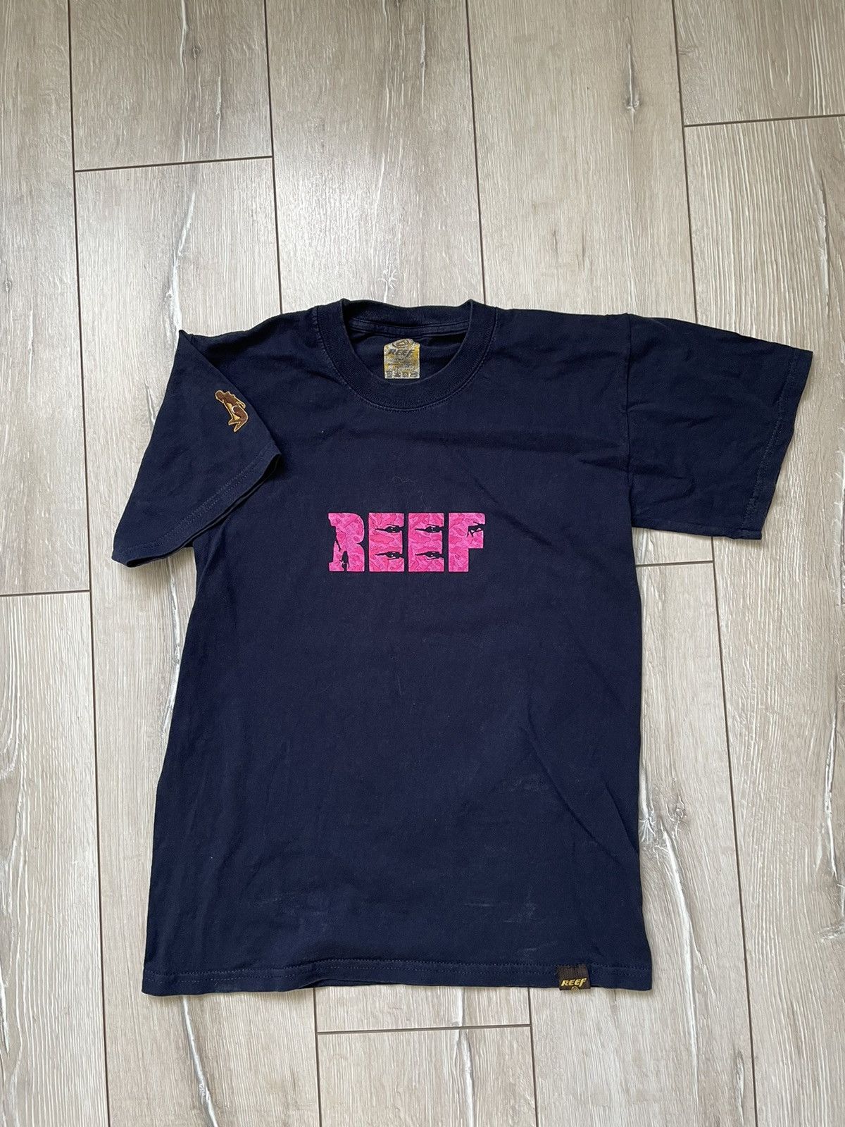 REEF Vintage Reef serfs sexy girl t shirt Size XS / US 0-2 / IT 36-38 - 1 Thumbnail