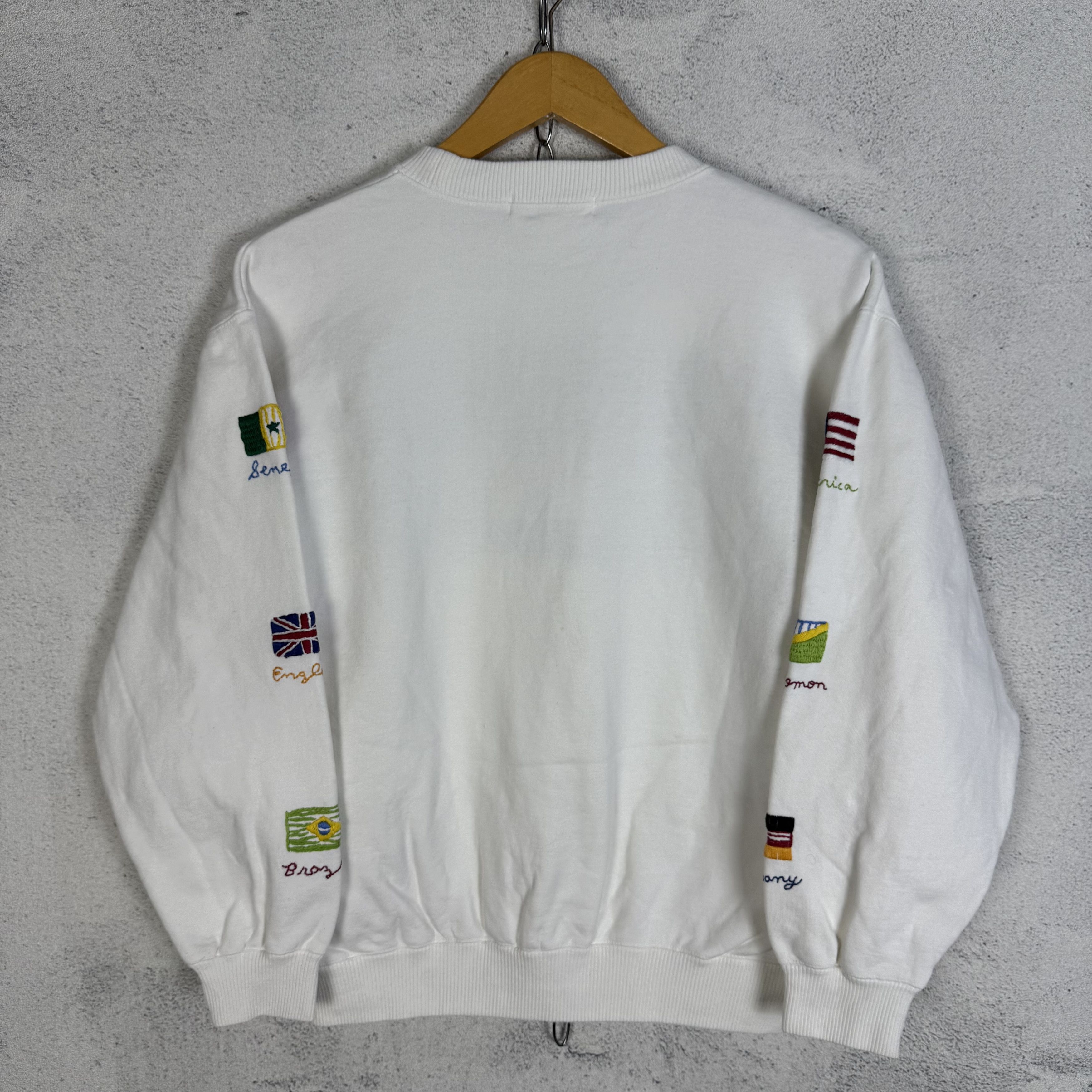 Japanese Brand Vintage Banana Moon Country Flag Sweatshirt Crewneck Size US S / EU 44-46 / 1 - 5 Thumbnail