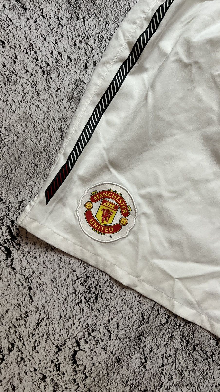 Nike Nike vintage Manchester United shorts Size US 34 / EU 50 - 3 Thumbnail