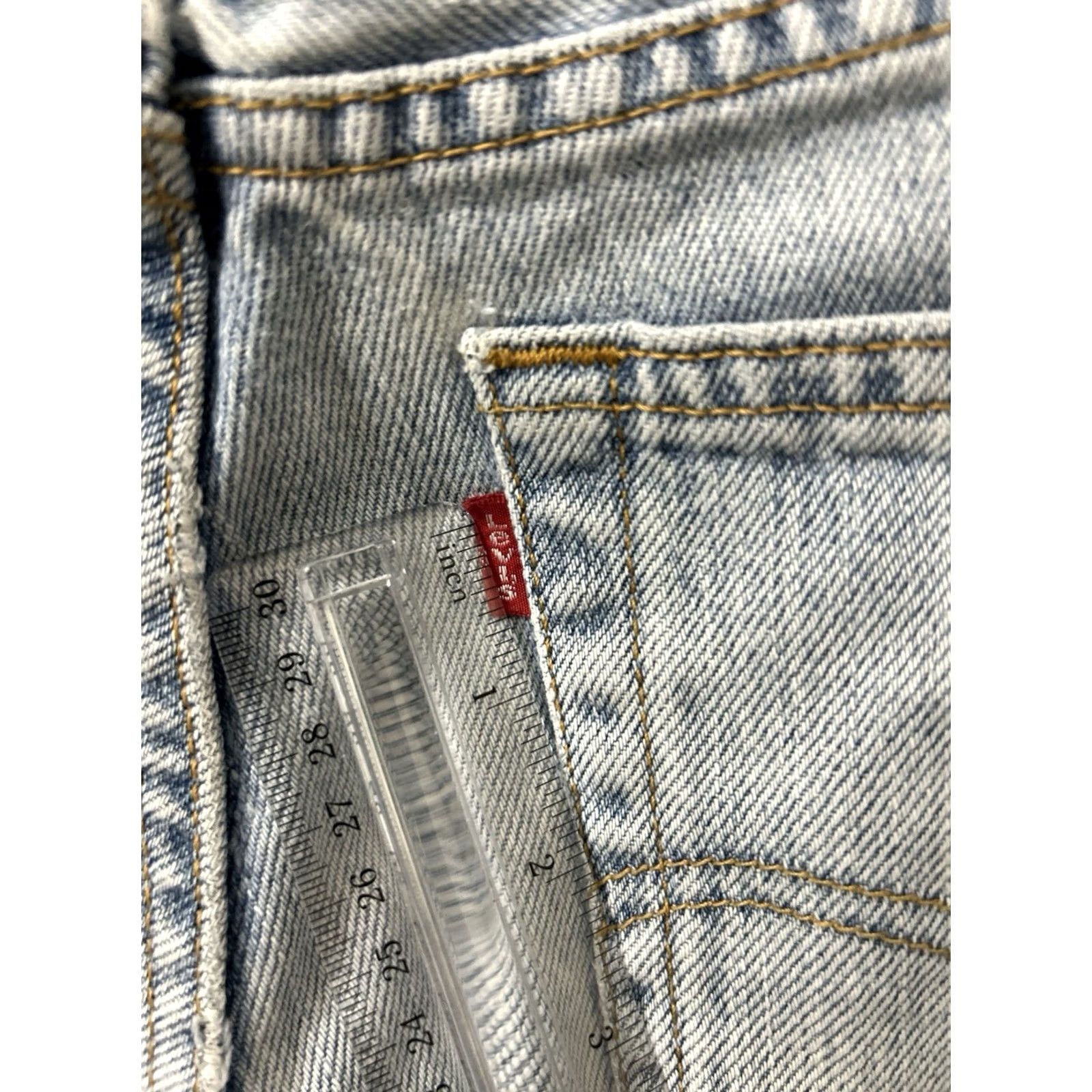 Levi's VINTAGE Levi's 560 Comfort Fit Jeans Mens 33x31 Light Blue Tapered Leg Denim Jeans 560 Levi's Men blue light wash 560s Mens Jeans Size US 33 - 5 Thumbnail