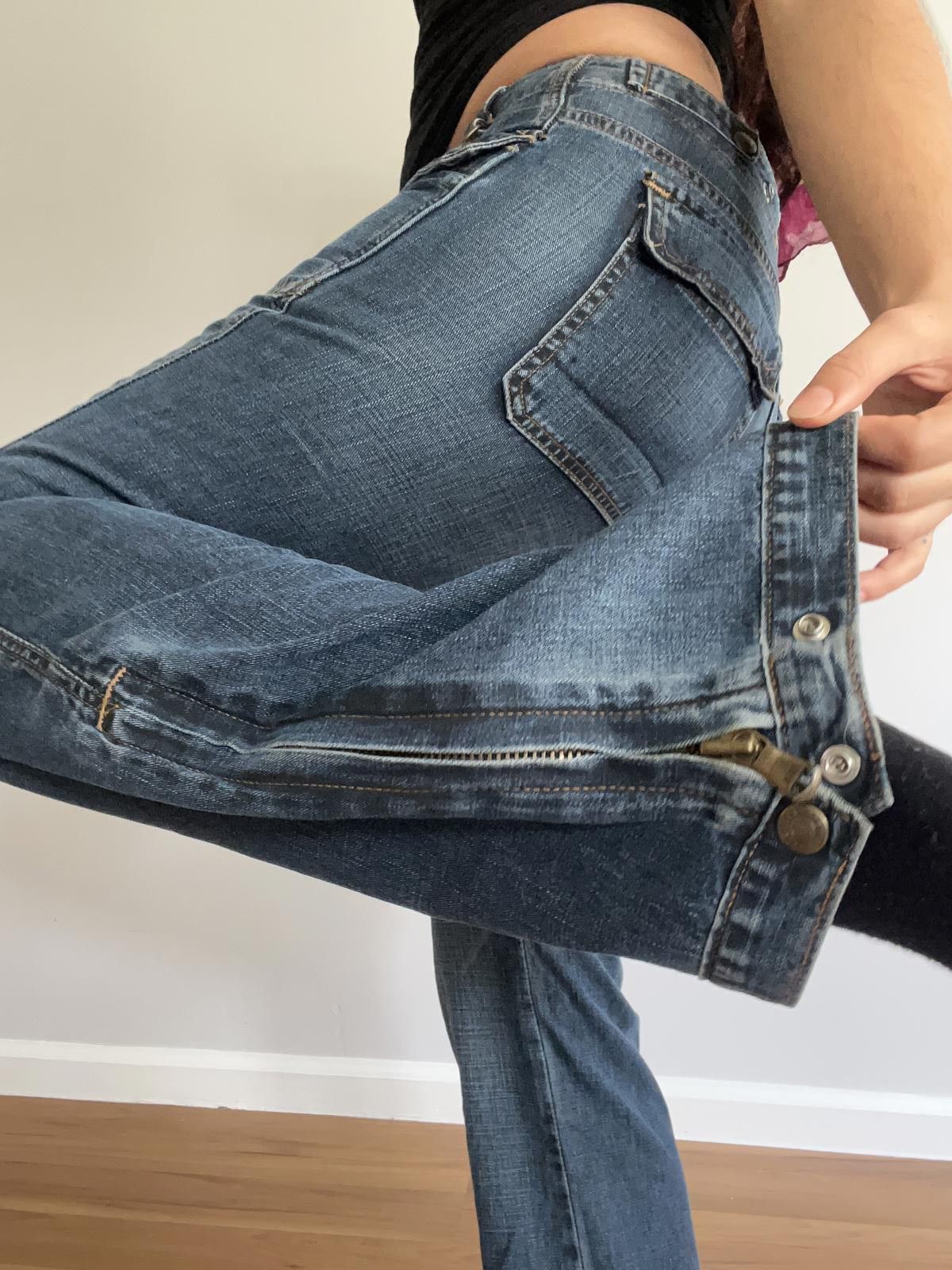 Express Women’s express low rise flare jeans Size 27" / US 4 / IT 40 - 7 Thumbnail